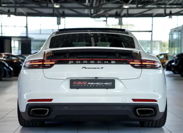 Porsche Panamera view 8
