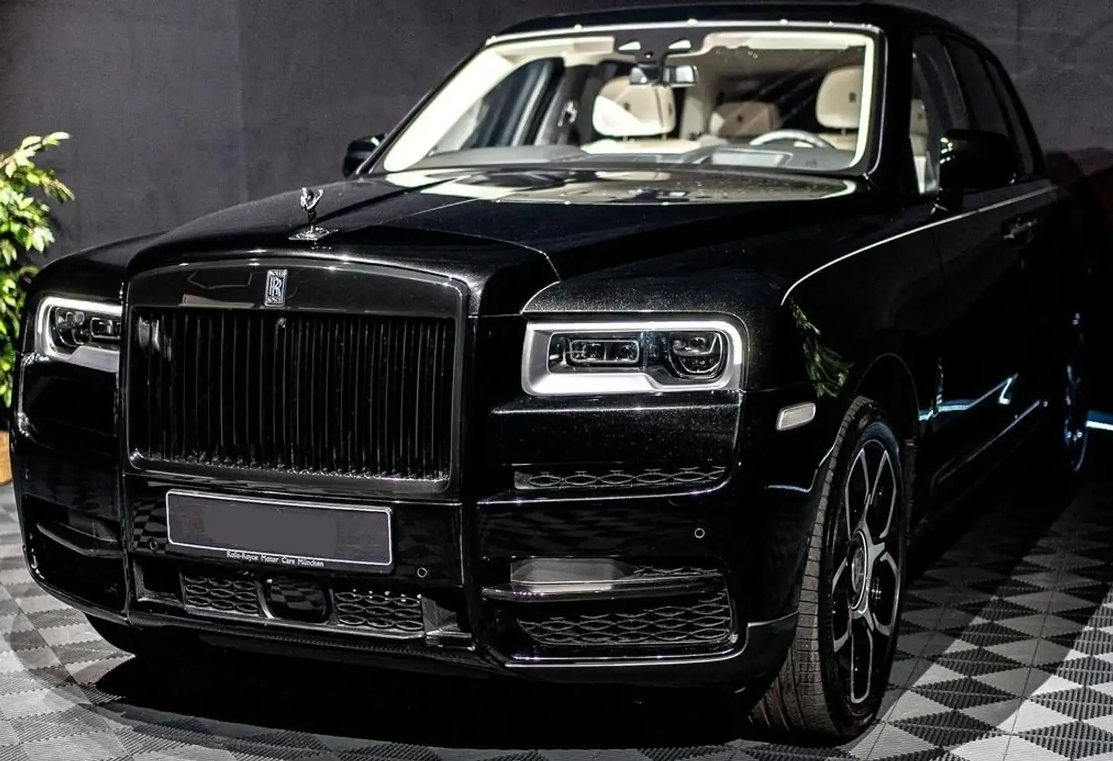 Rolls-Royce Cullinan Negro - 1