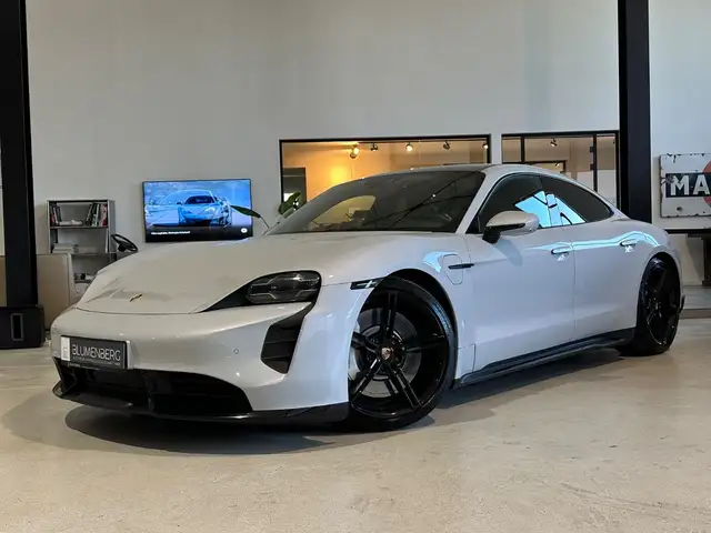 Porsche Taycan Turbo *Pano,HUD,Sport Chrono,BOSE,ACC*