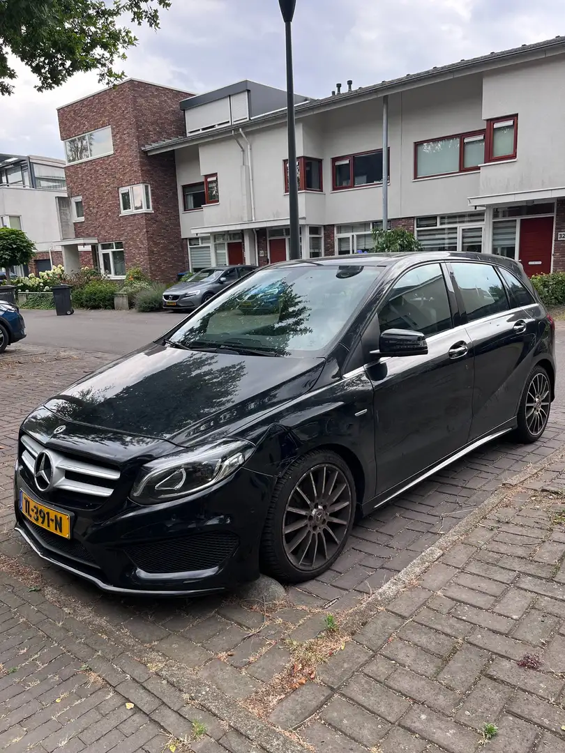 Mercedes-Benz B 180 AMG Zwart - 1
