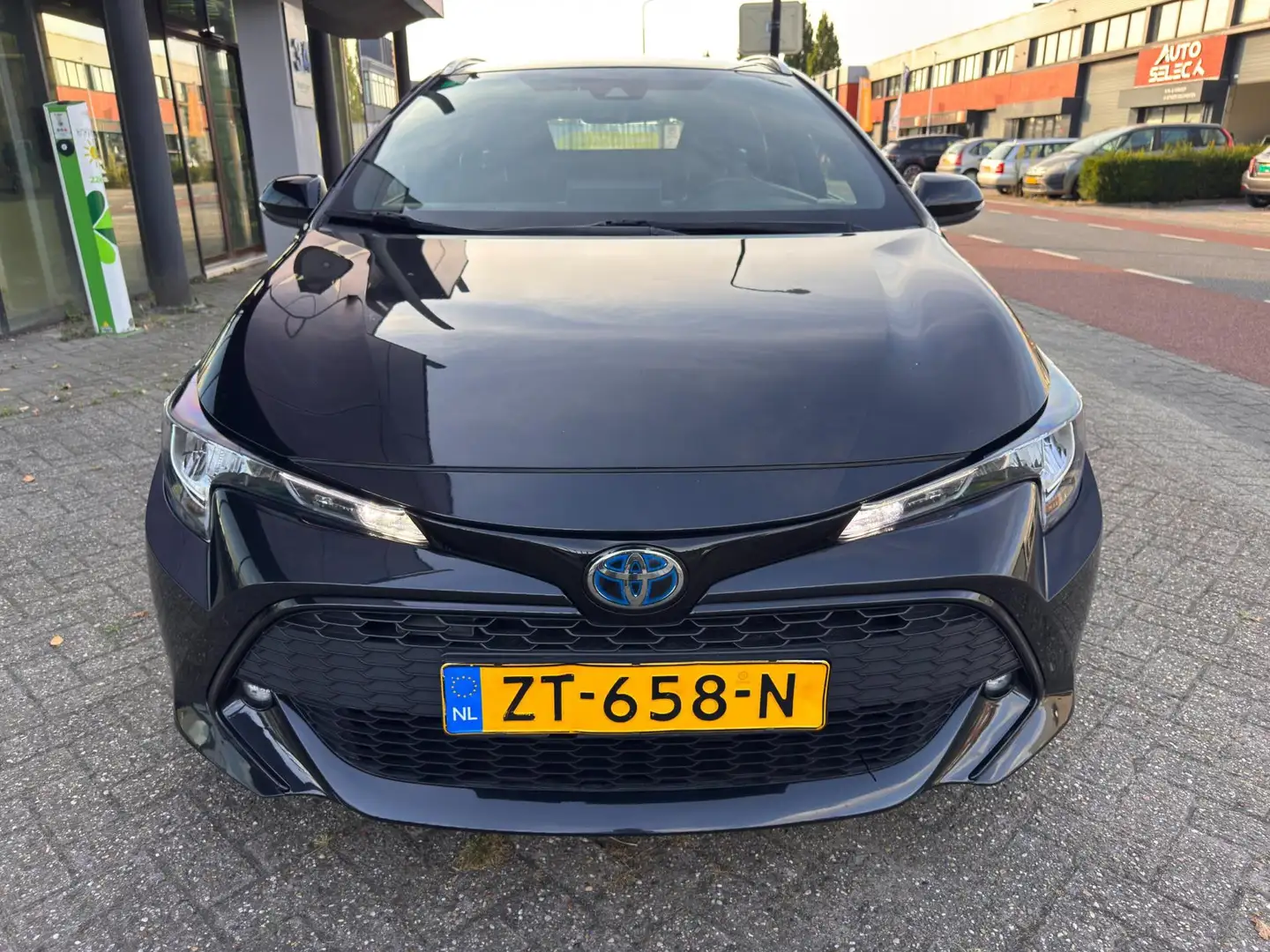 Toyota Corolla Touring Sports 2.0 Hybrid / Camera / LED / Xenon / Noir - 2