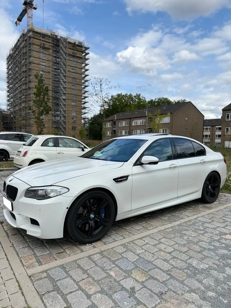 BMW M5 4.4 V8 DKG - 1