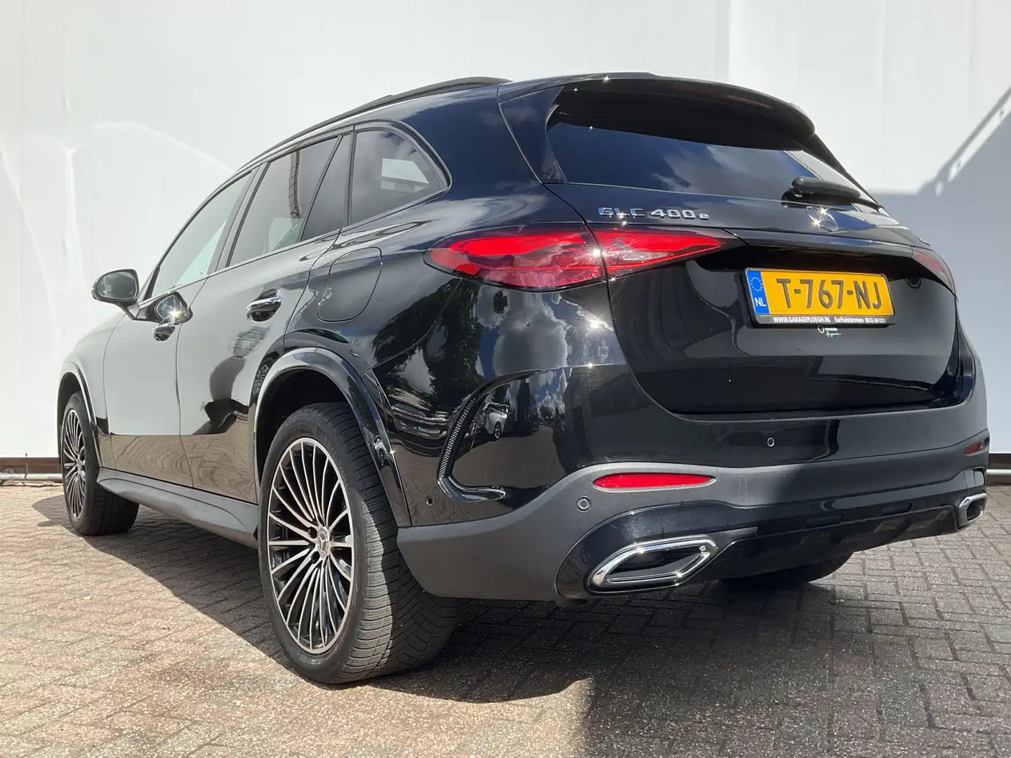 Mercedes-Benz GLC 400 400e 4MATIC AMG Pano Leder Burmester Sfeerverl Ele Zwart - 2