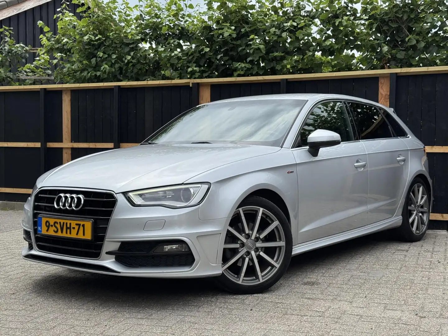 Audi A3 Sportback 1.4 TFSI CoD S-Line|Navi|Xenon|Leder|Cli Gris - 1