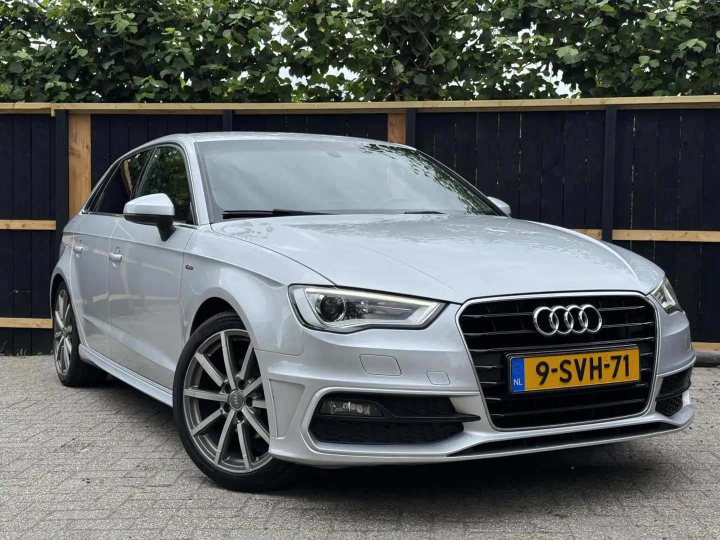 Audi A3 Sportback 1.4 TFSI CoD S-Line|Navi|Xenon|Leder|Cli Gris - 2