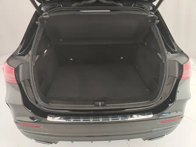 Mercedes-Benz GLA view 11