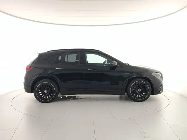 Mercedes-Benz GLA view 6