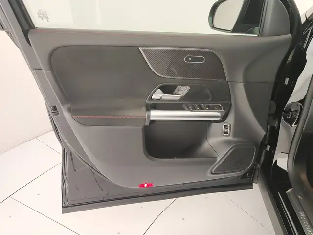 Mercedes-Benz GLA view 13
