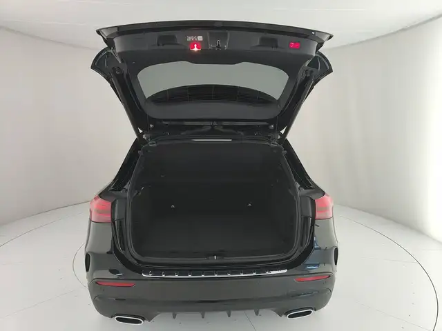 Mercedes-Benz GLA view 10