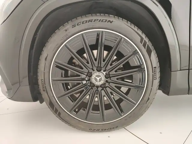 Mercedes-Benz GLA view 9