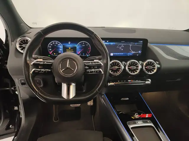 Mercedes-Benz GLA view 15