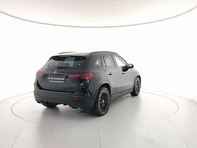 Mercedes-Benz GLA view 5