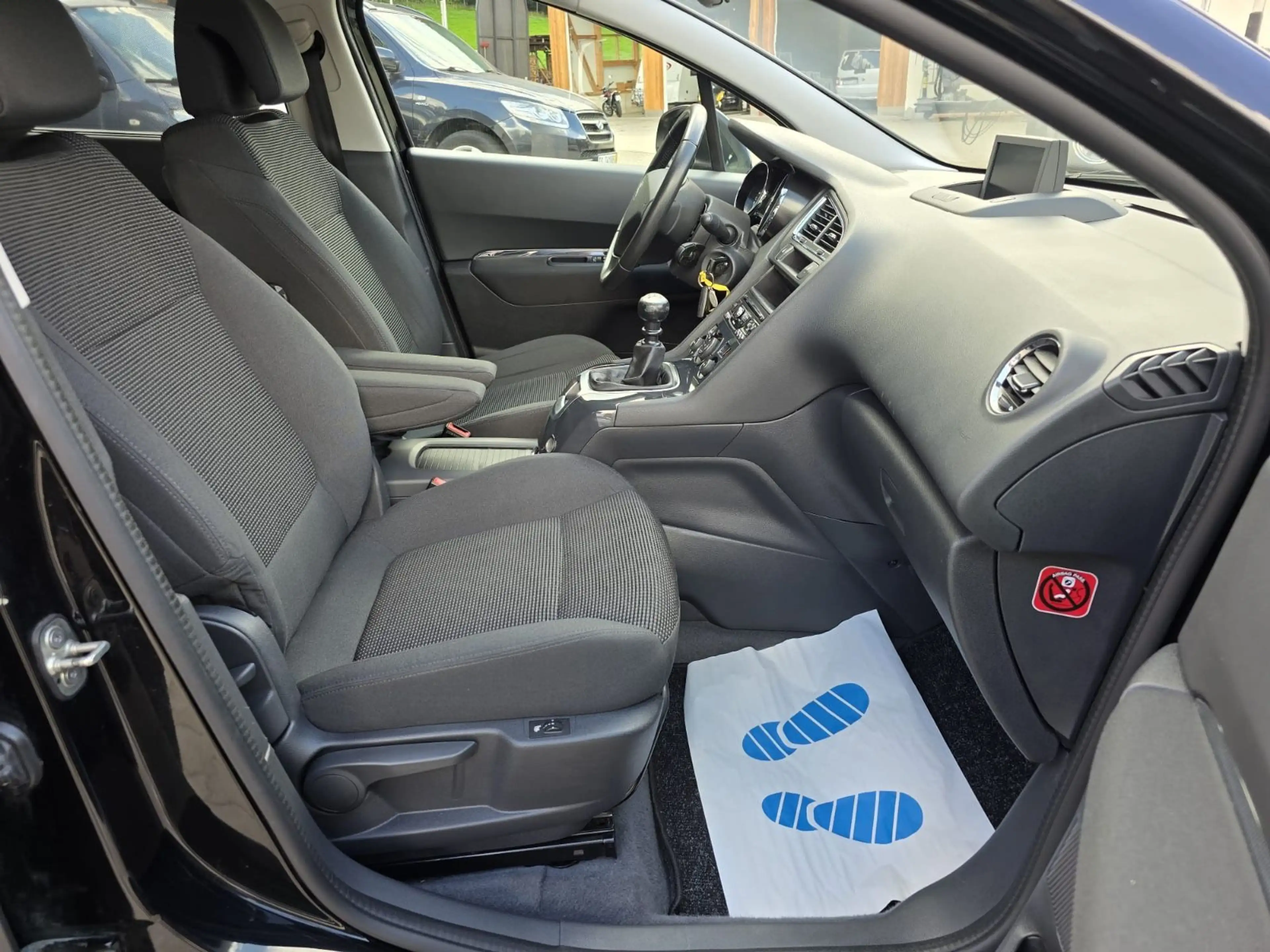 Peugeot 5008 Active — photo 26