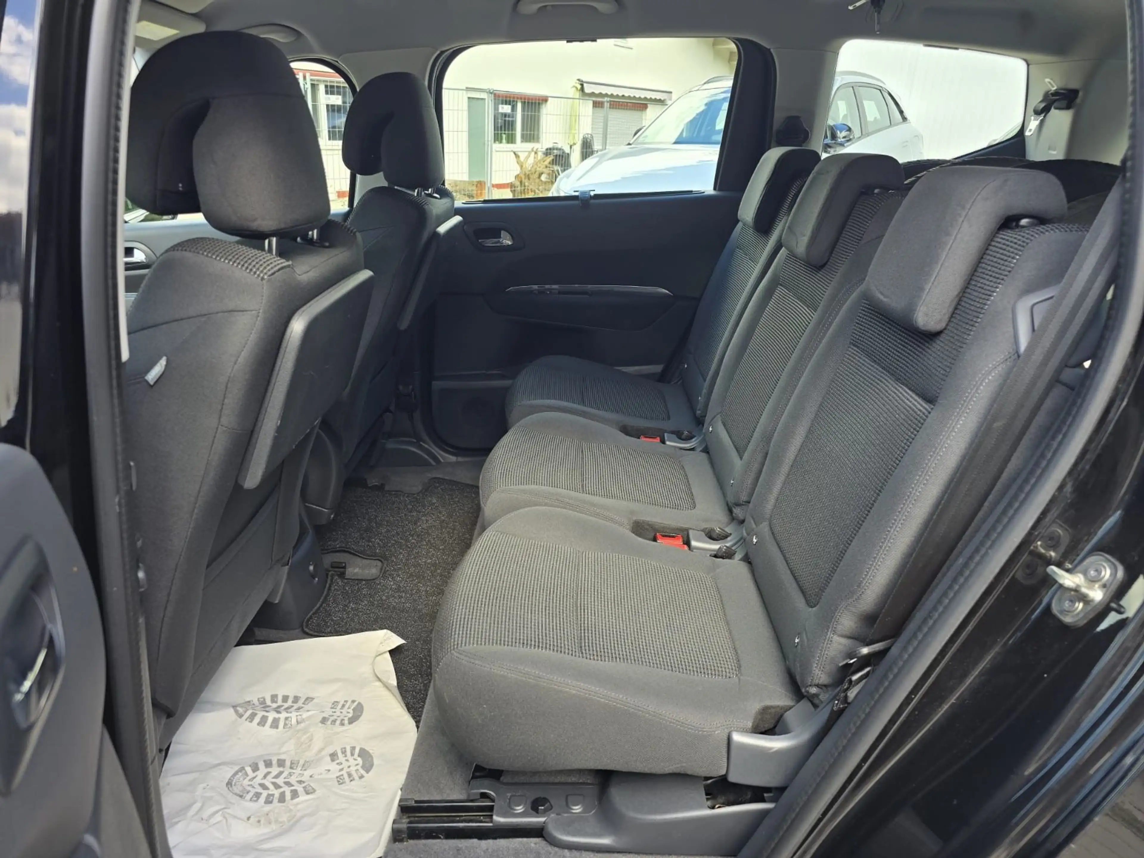 Peugeot 5008 Active — photo 21