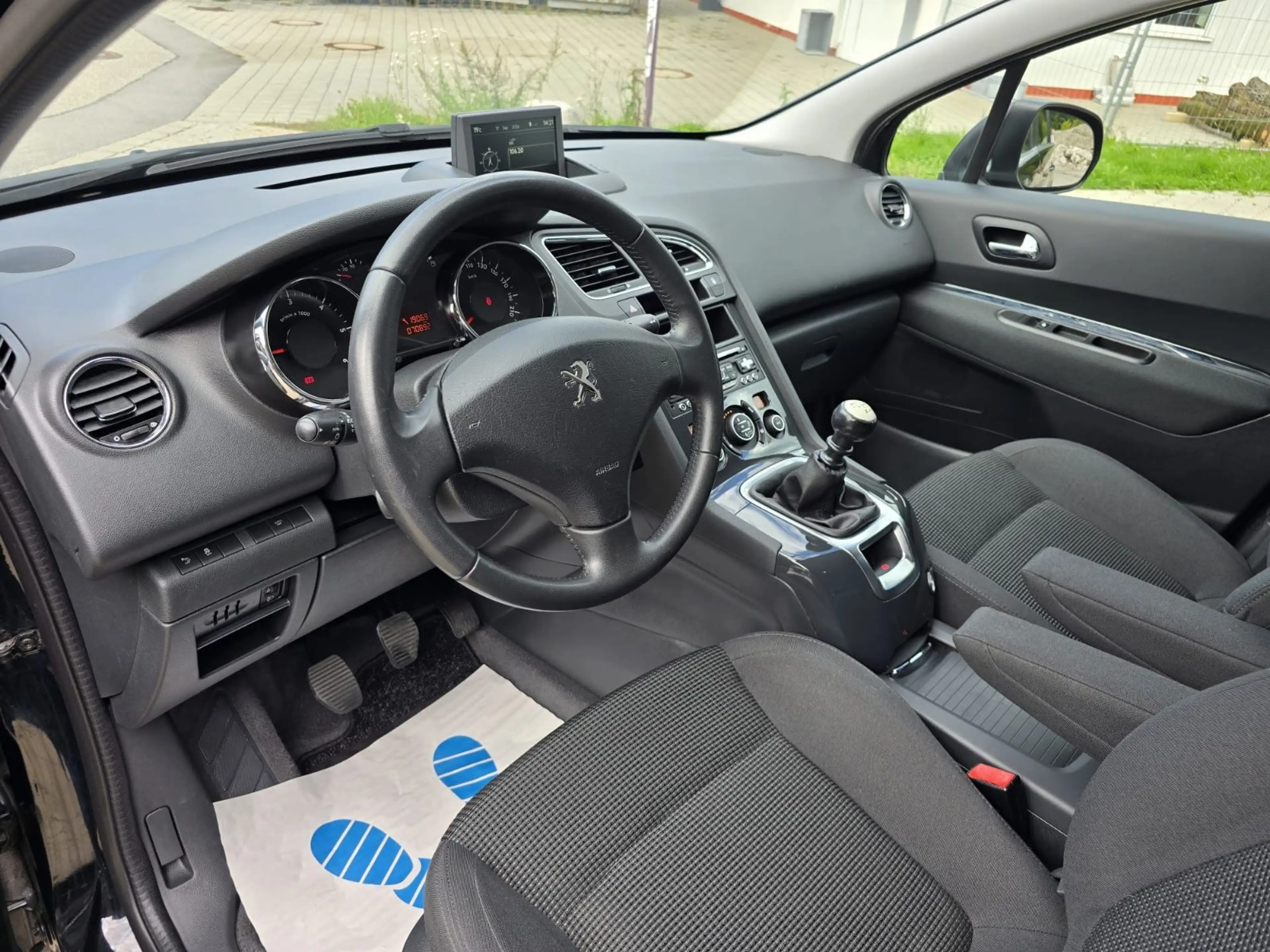 Peugeot 5008 Active — photo 12