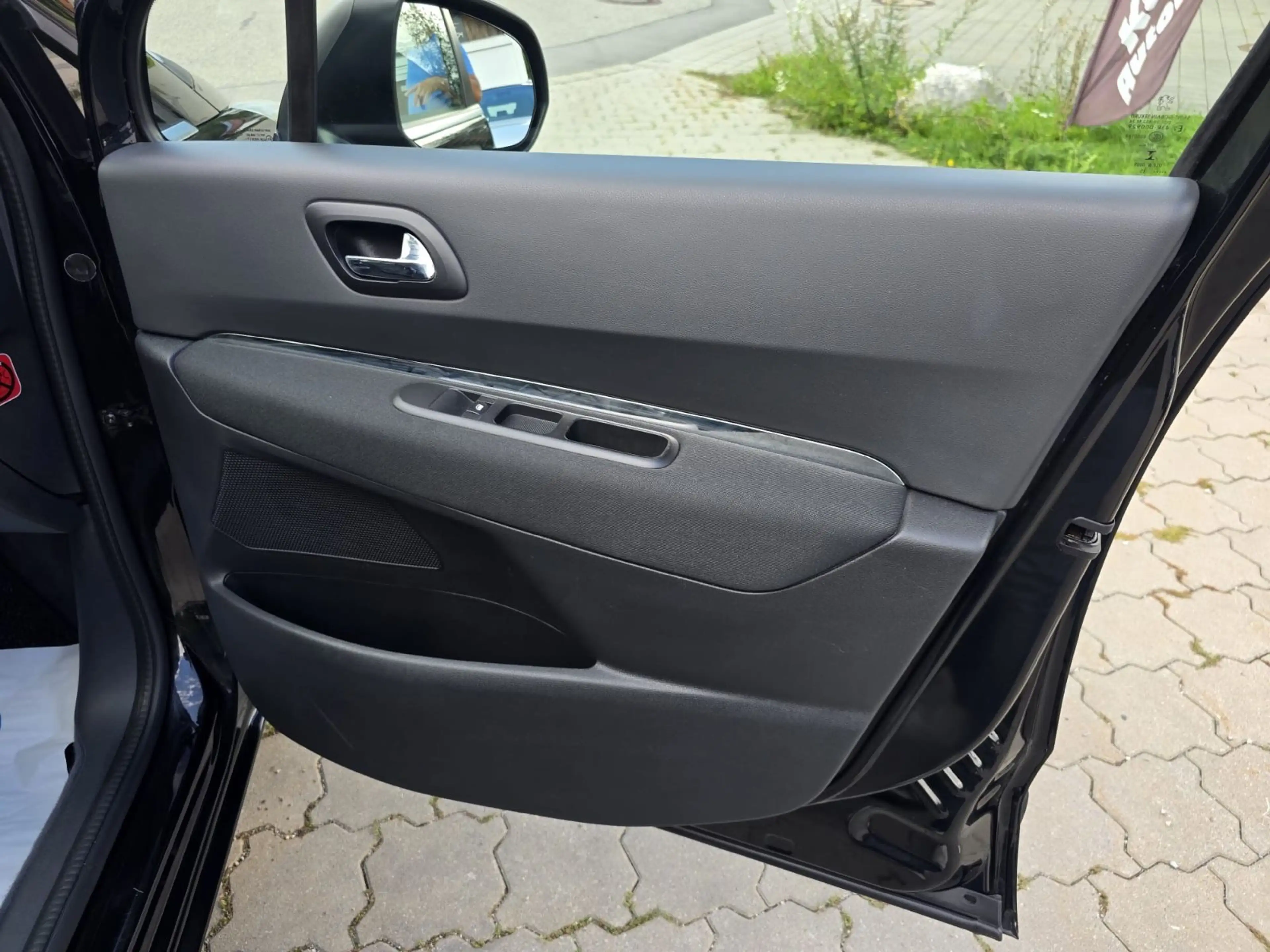 Peugeot 5008 Active — photo 30