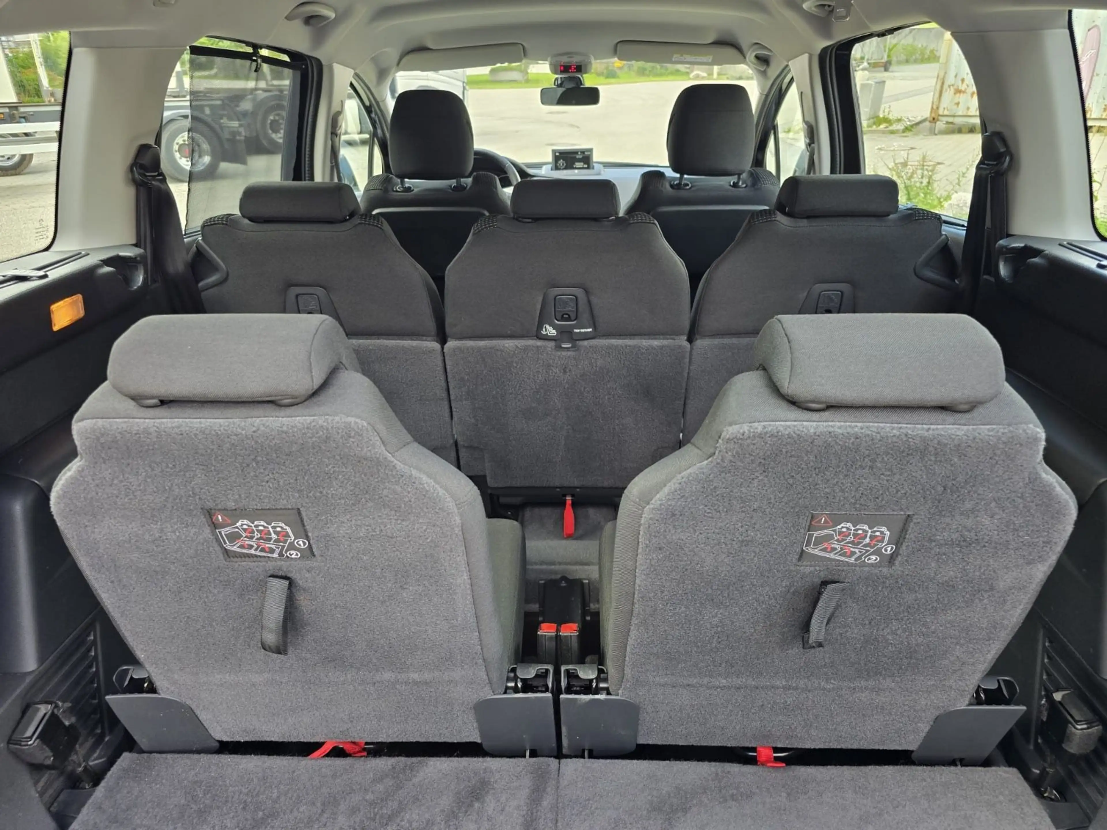 Peugeot 5008 Active — photo 24
