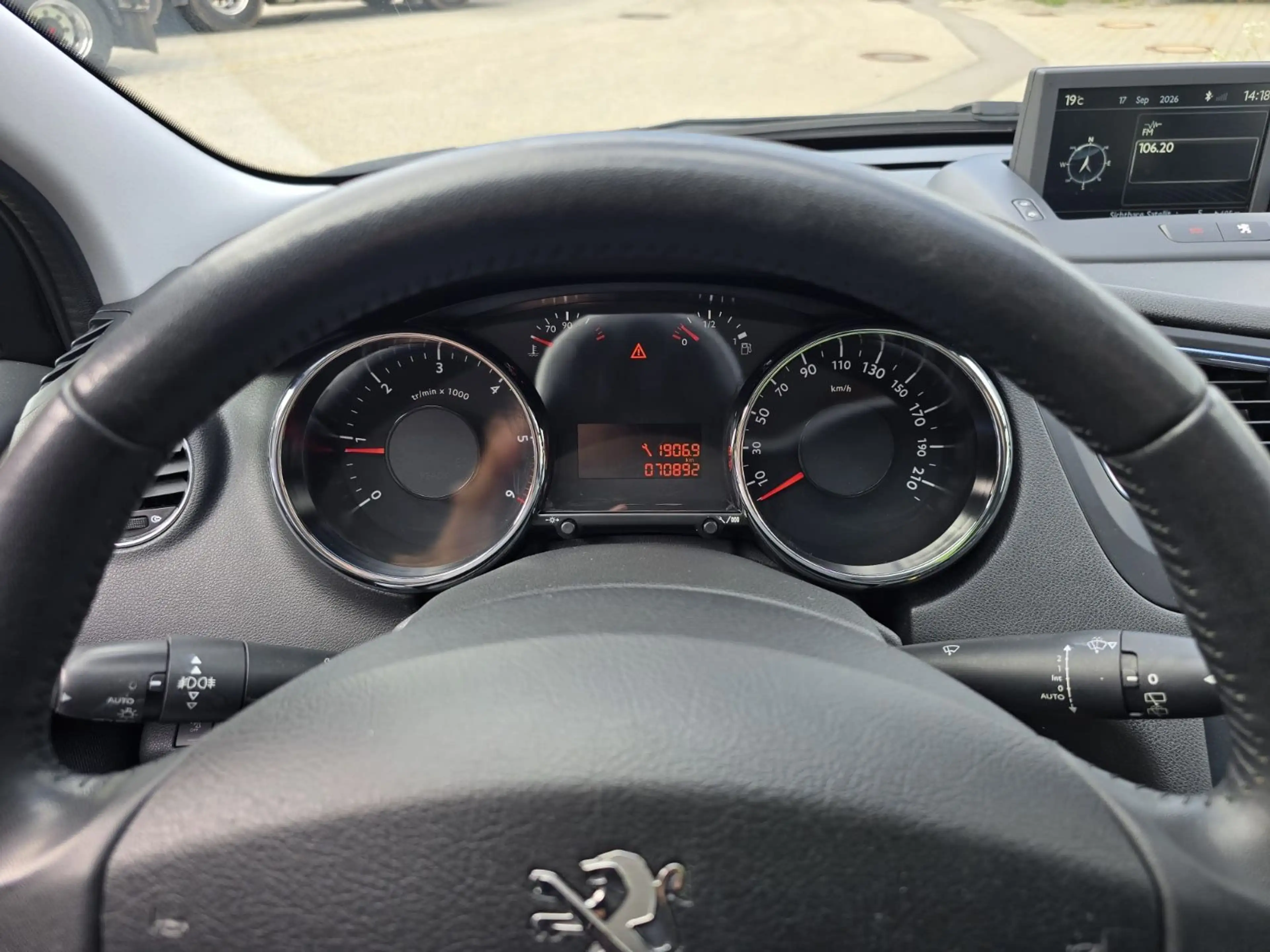Peugeot 5008 Active — photo 19