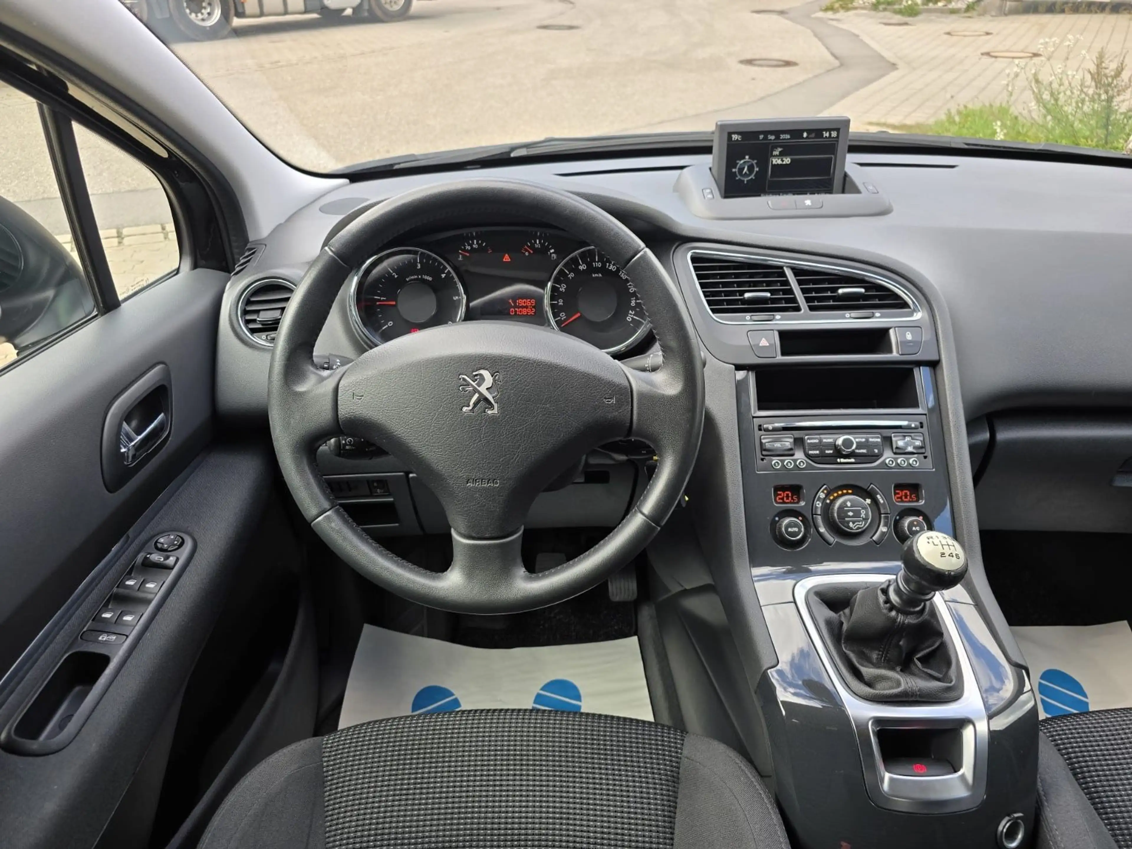 Peugeot 5008 Active — photo 13