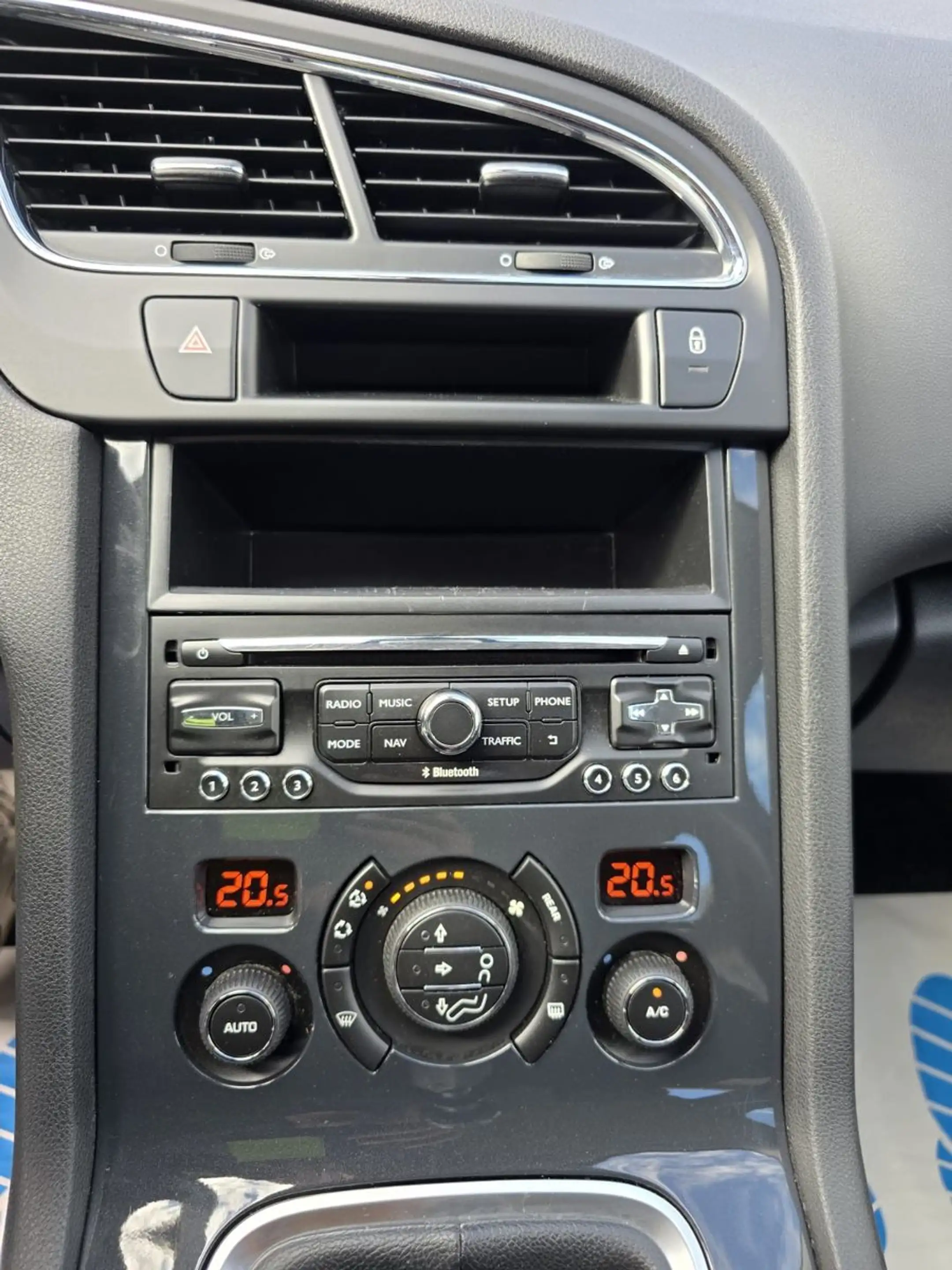 Peugeot 5008 Active — photo 14