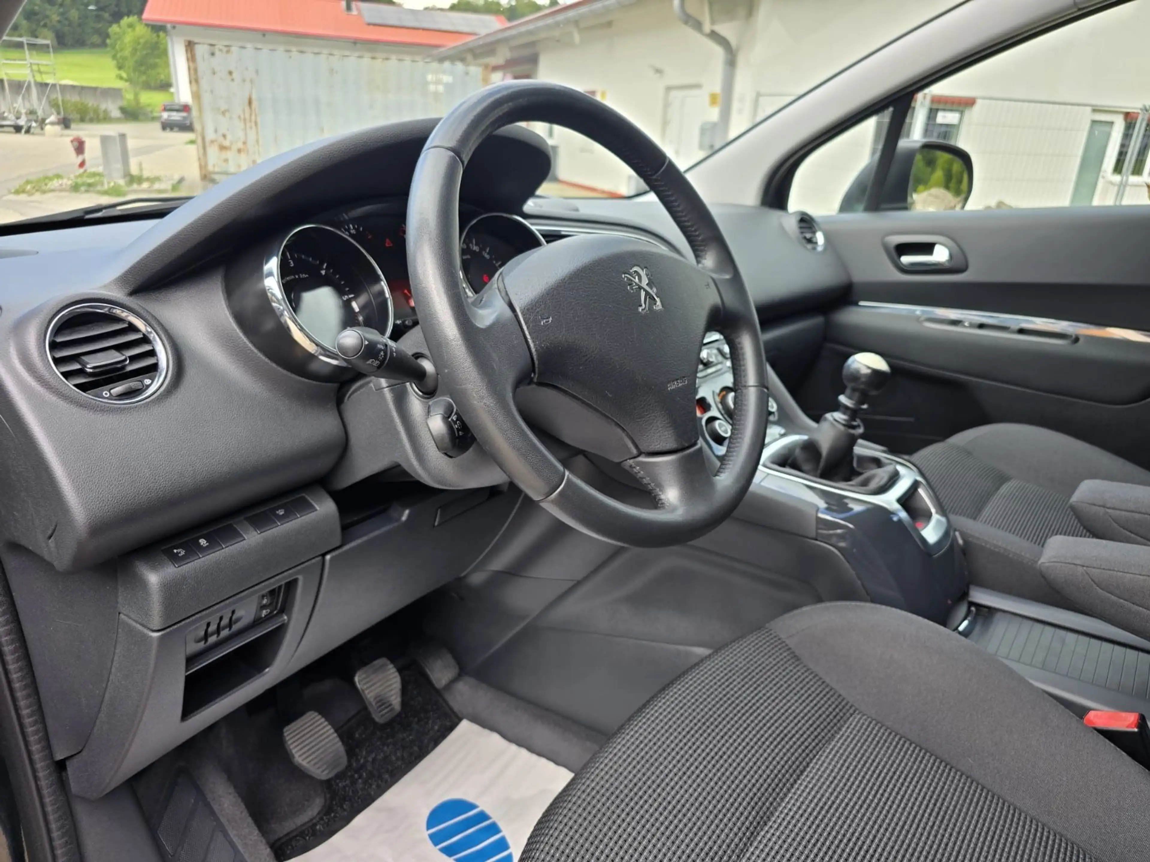 Peugeot 5008 Active — photo 16