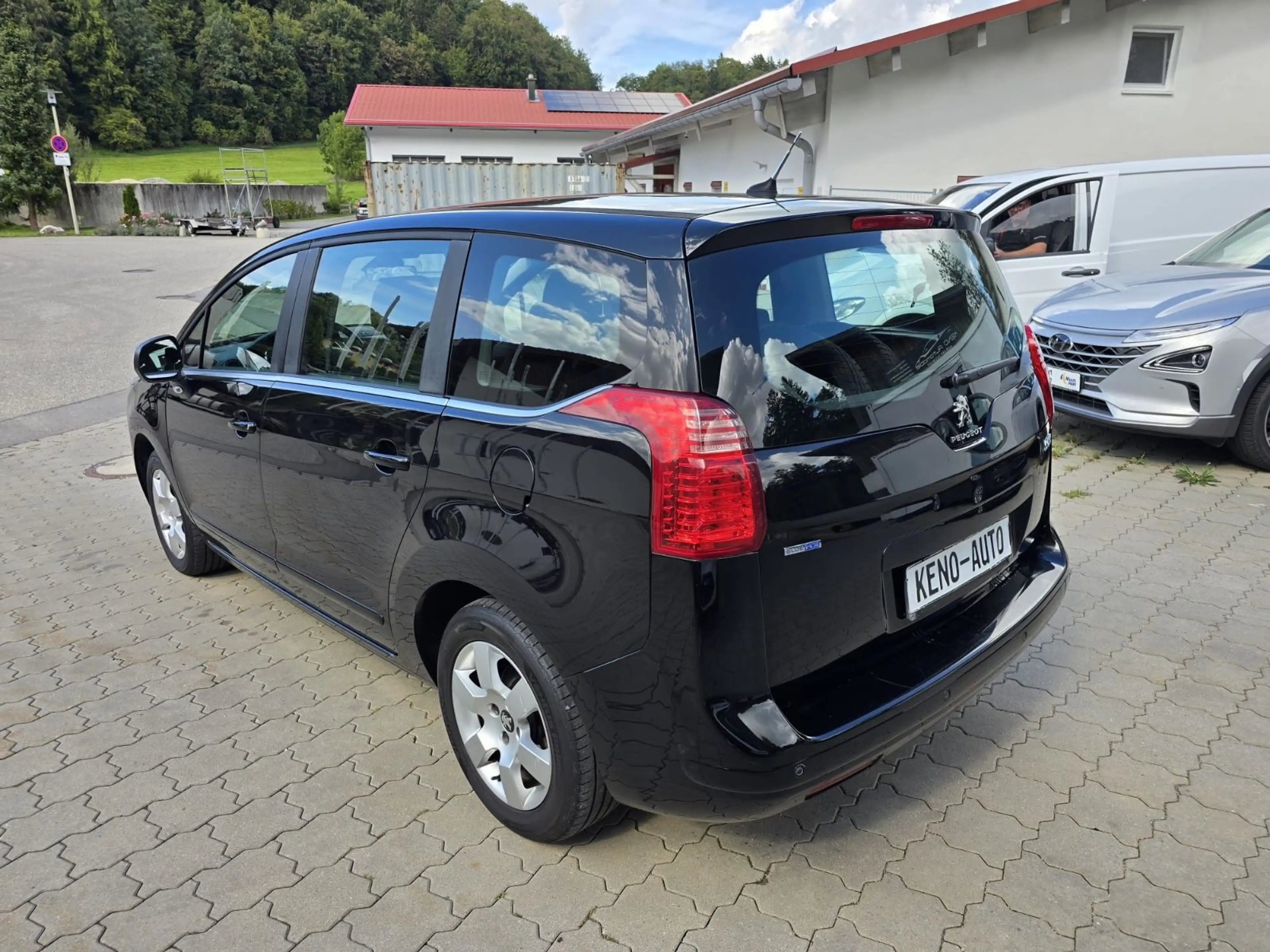 Peugeot 5008 Active — photo 9