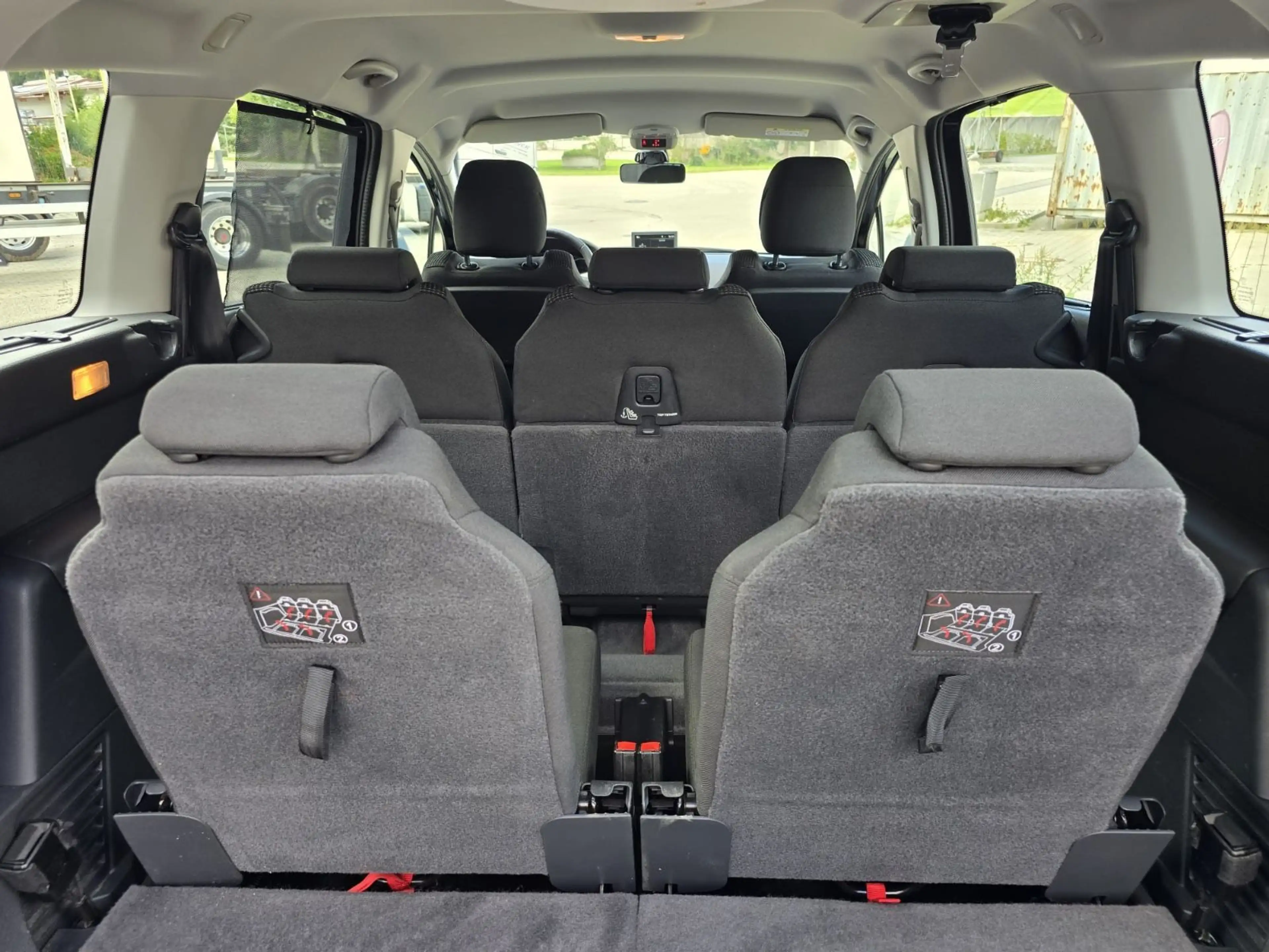 Peugeot 5008 Active — photo 25