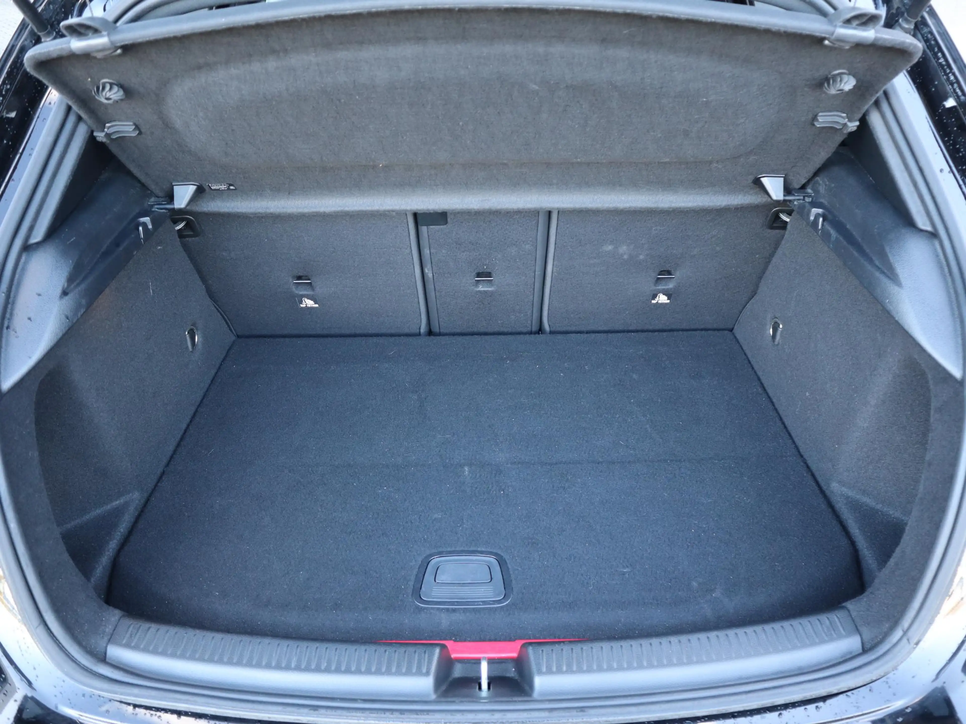 Mercedes-Benz A 250 e — photo 7