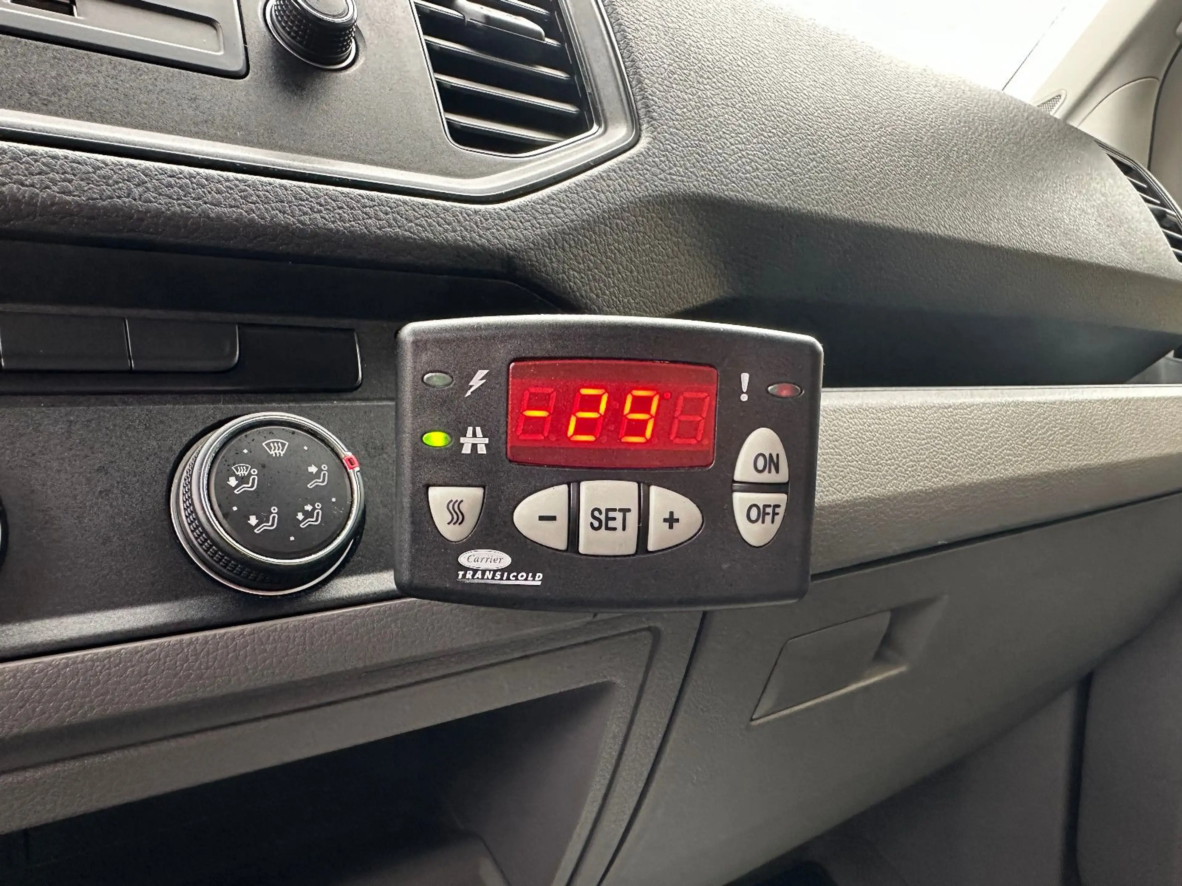 Volkswagen Crafter CRAFTER TIEFKÜHLKOFFER -29° SPURHA. KLIMA 1.HAND — photo 2