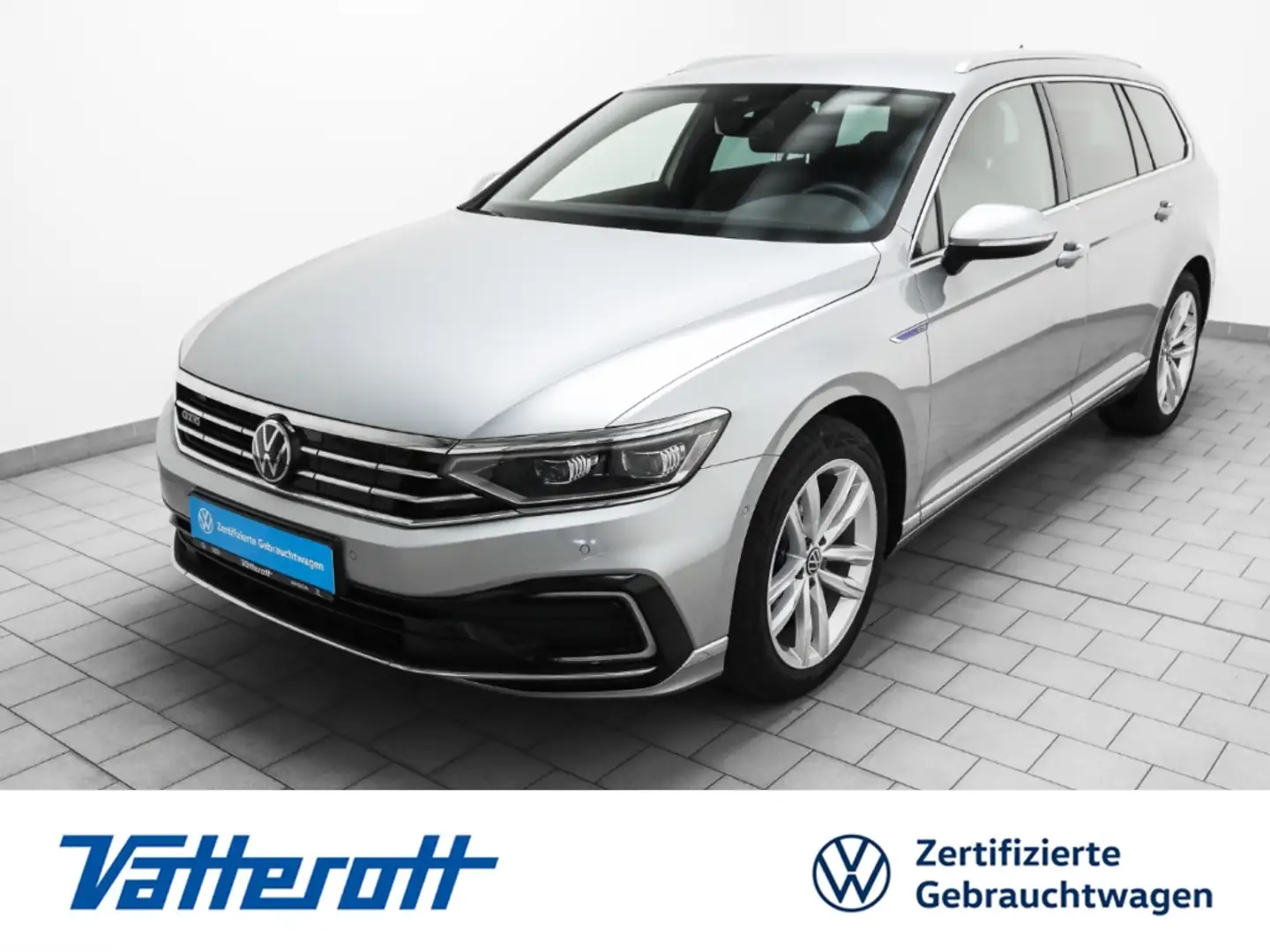 Volkswagen Passat Variant GTE Winterräder Standheiz AHK Silber - 1