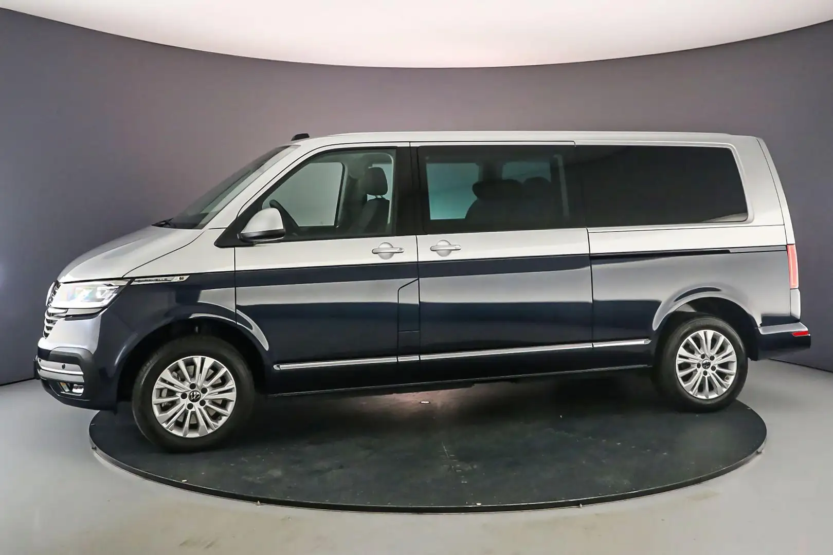 Volkswagen T6.1 Transporter Dubbele cabine Caravelle 2.0 TDI 204PK DSG L2 High Blauw - 2
