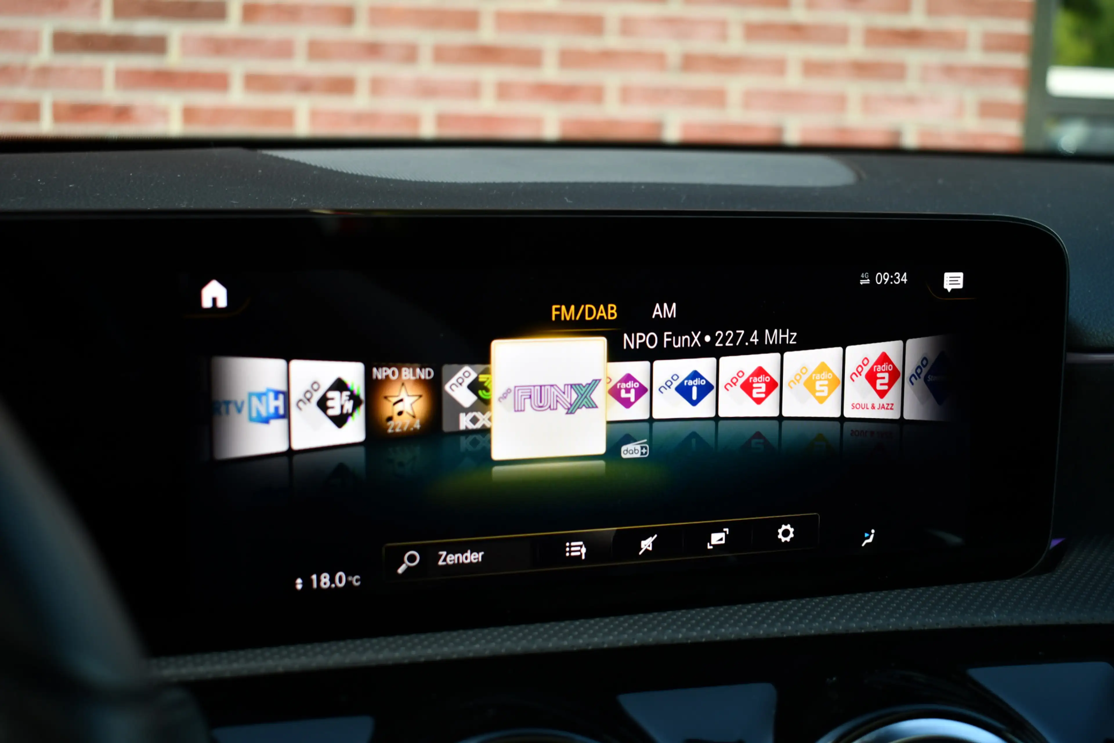 Mercedes-Benz A 250 e AMG Line Pano Night Carplay Camera — photo 13