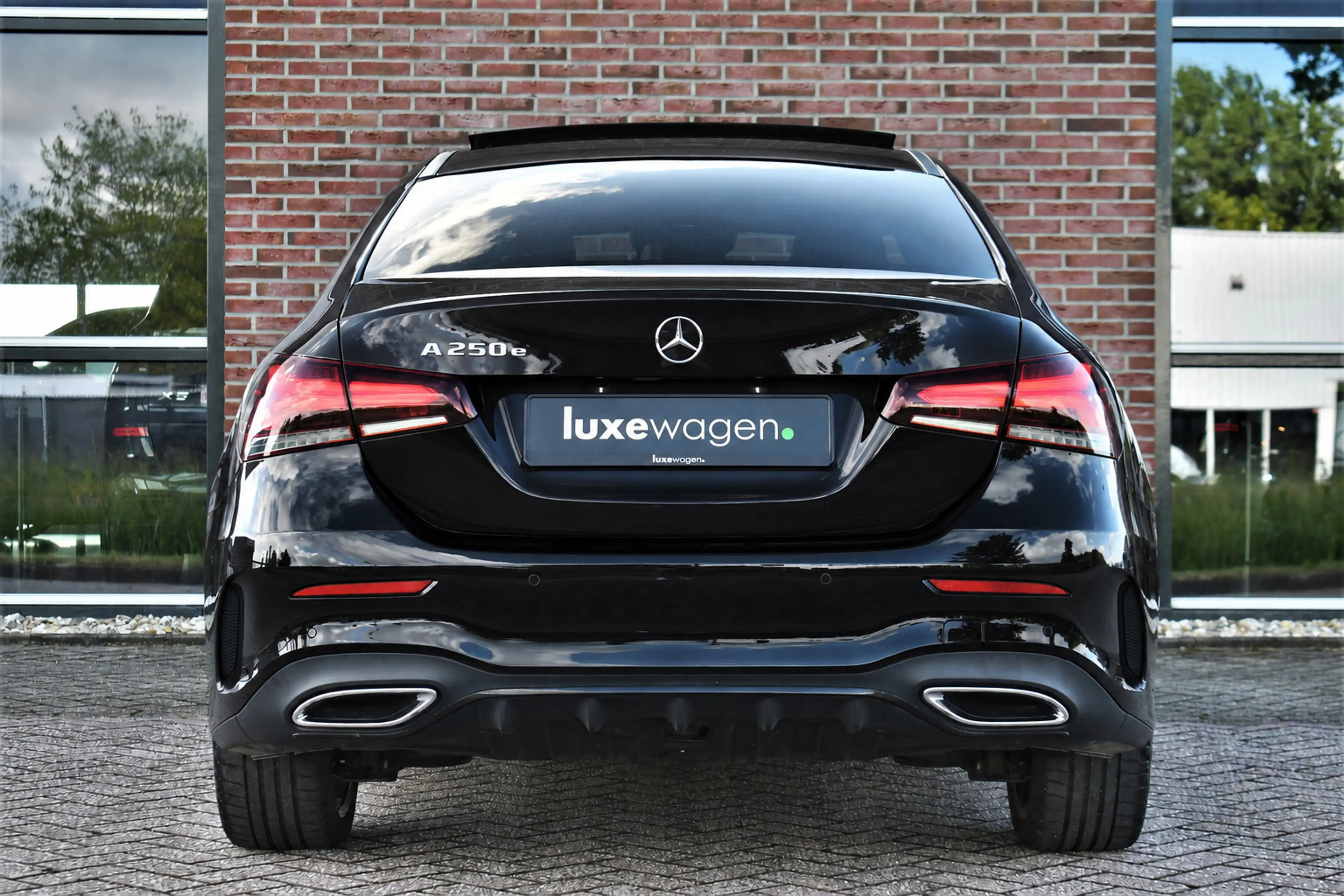 Mercedes-Benz A 250 e AMG Line Pano Night Carplay Camera — photo 8