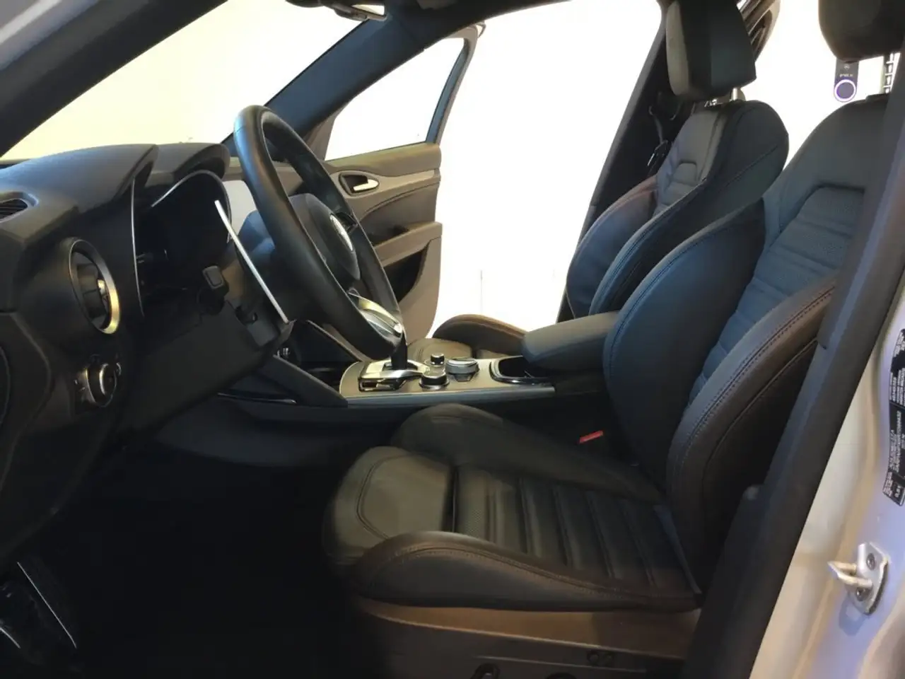 Alfa Romeo Stelvio 2025 — фото 12