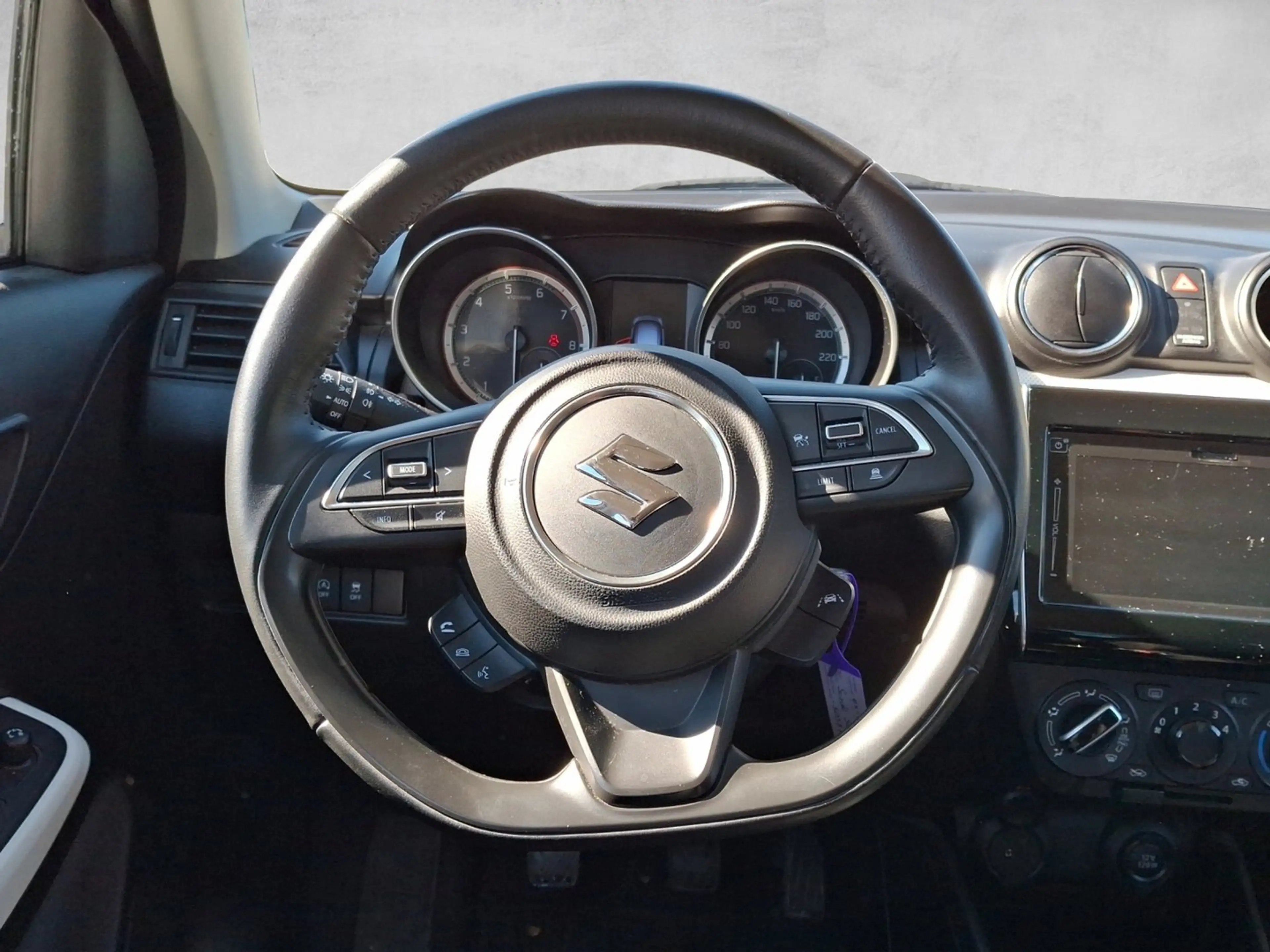 Suzuki Swift 1,2 Hybrid DualJet Allgrip Shine — photo 12