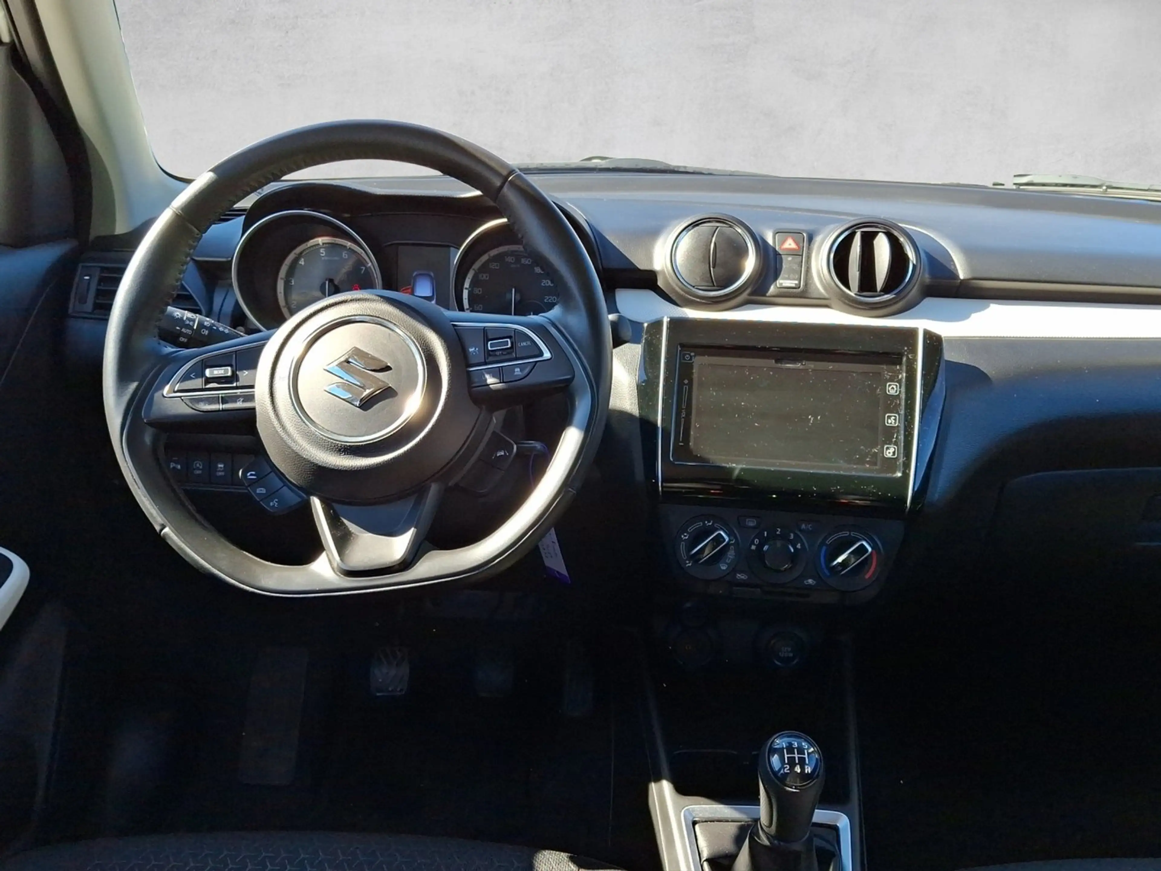 Suzuki Swift 1,2 Hybrid DualJet Allgrip Shine — photo 11