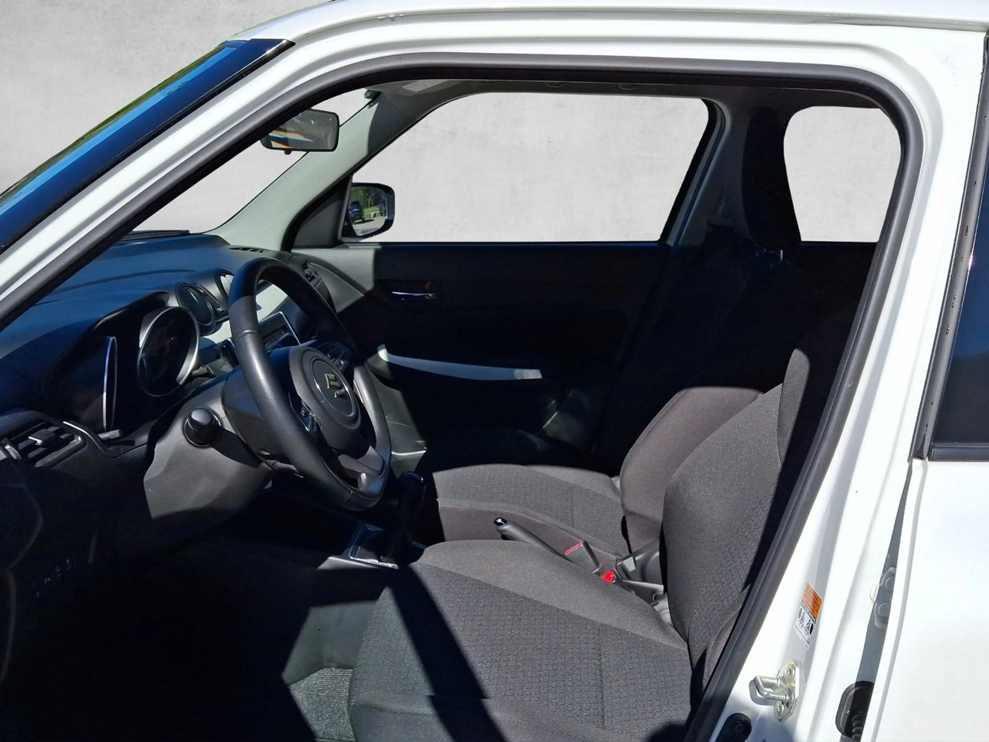 Suzuki Swift 1,2 Hybrid DualJet Allgrip Shine — photo 9