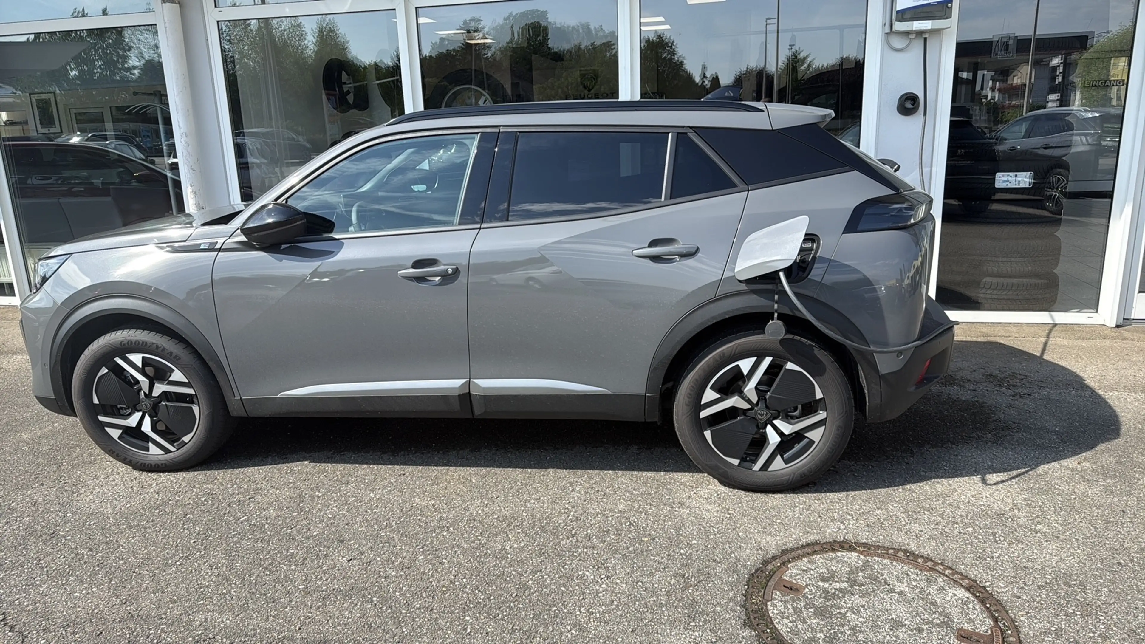 Peugeot e-2008 Allure 54kWh — photo 3