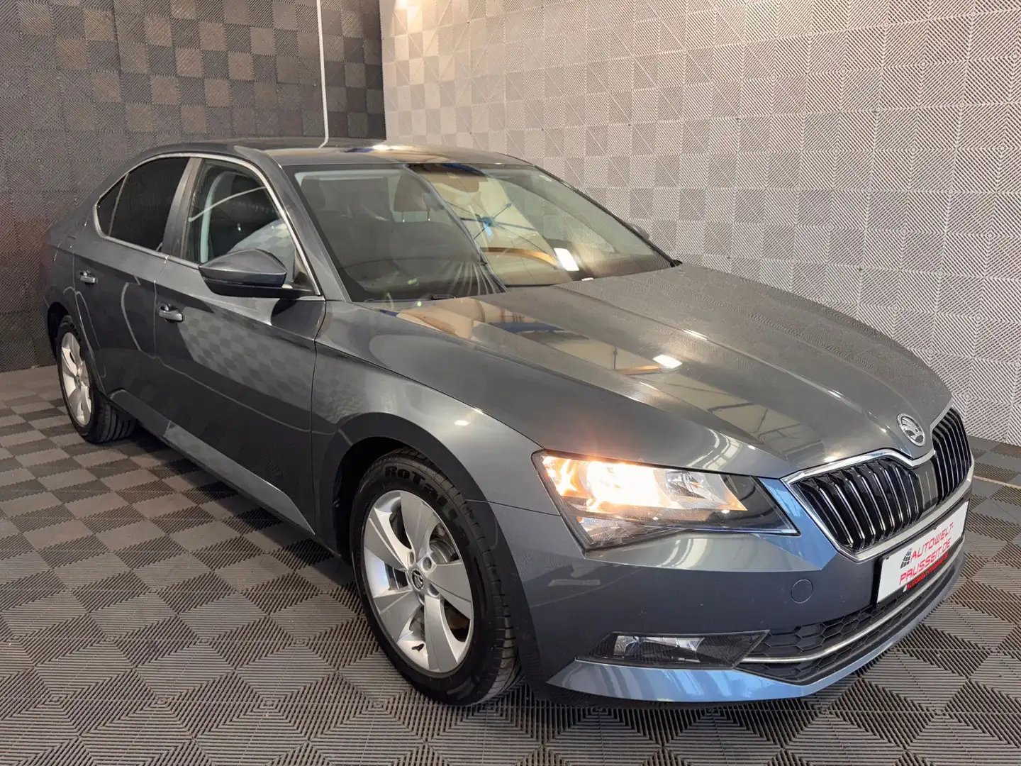 Skoda Superb Lim.*AMBITION*ACC-KLIMA-PDC.H-DAB+-LM 17" Grau - 1