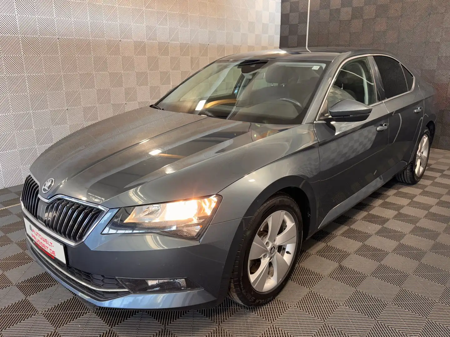 Skoda Superb Lim.*AMBITION*ACC-KLIMA-PDC.H-DAB+-LM 17" Grau - 2