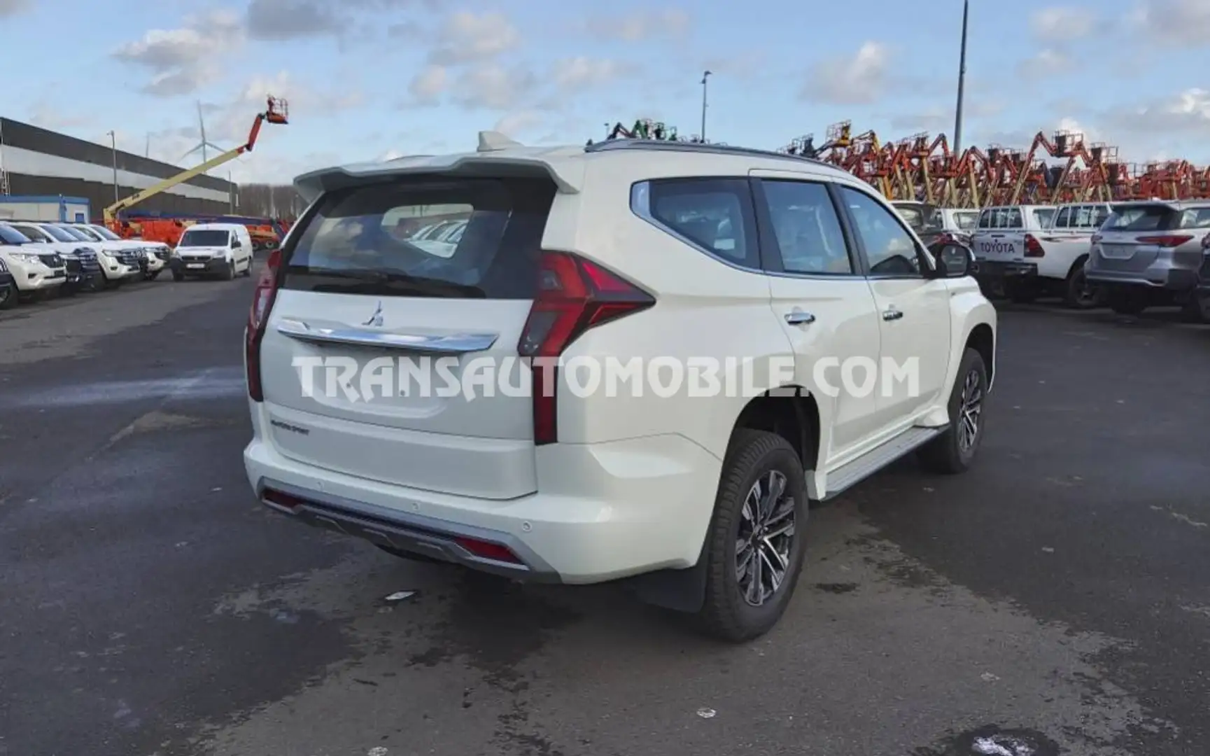 Mitsubishi Montero GLS  - EXPORT OUT EU TROPICAL VERSION - EXPORT OUT Silver - 2