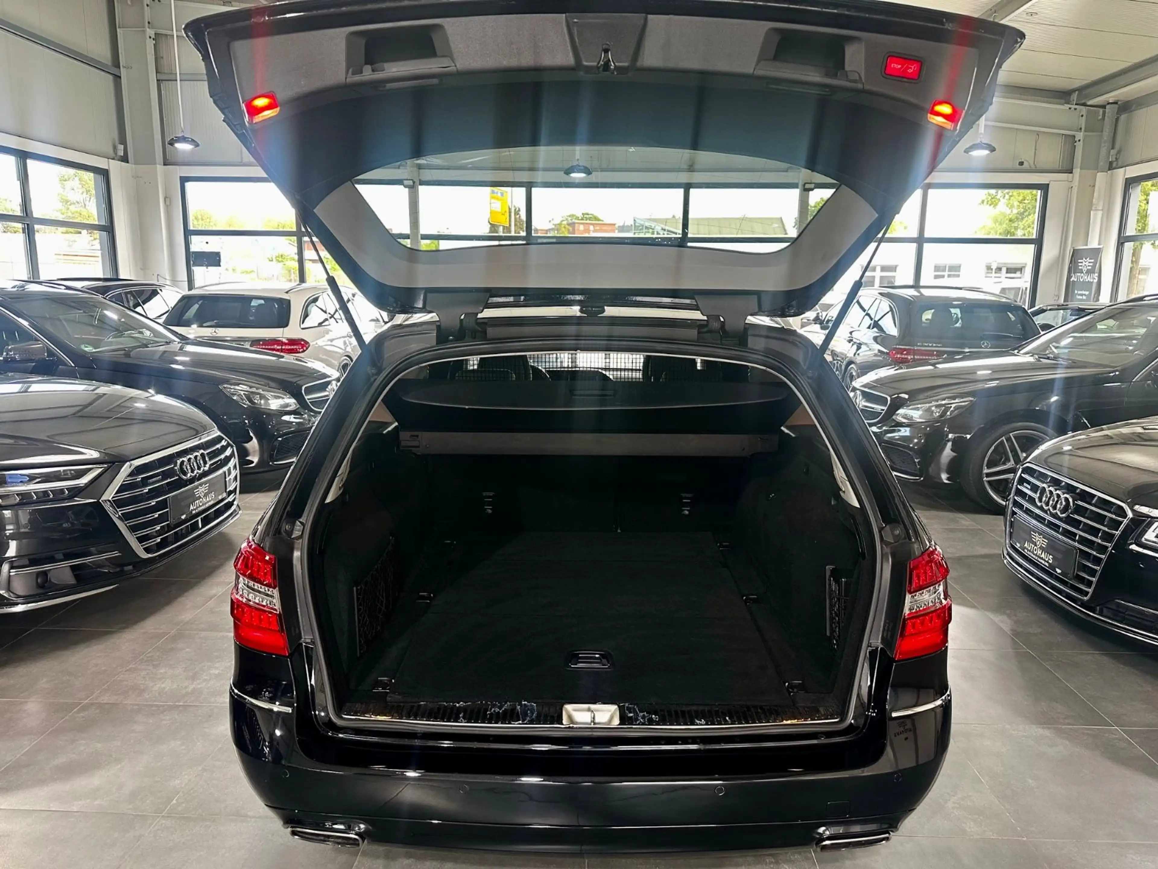 Mercedes-Benz E 250 CGI BlueEffi,Avantgarde,LED,SportPaket,TOP — photo 11