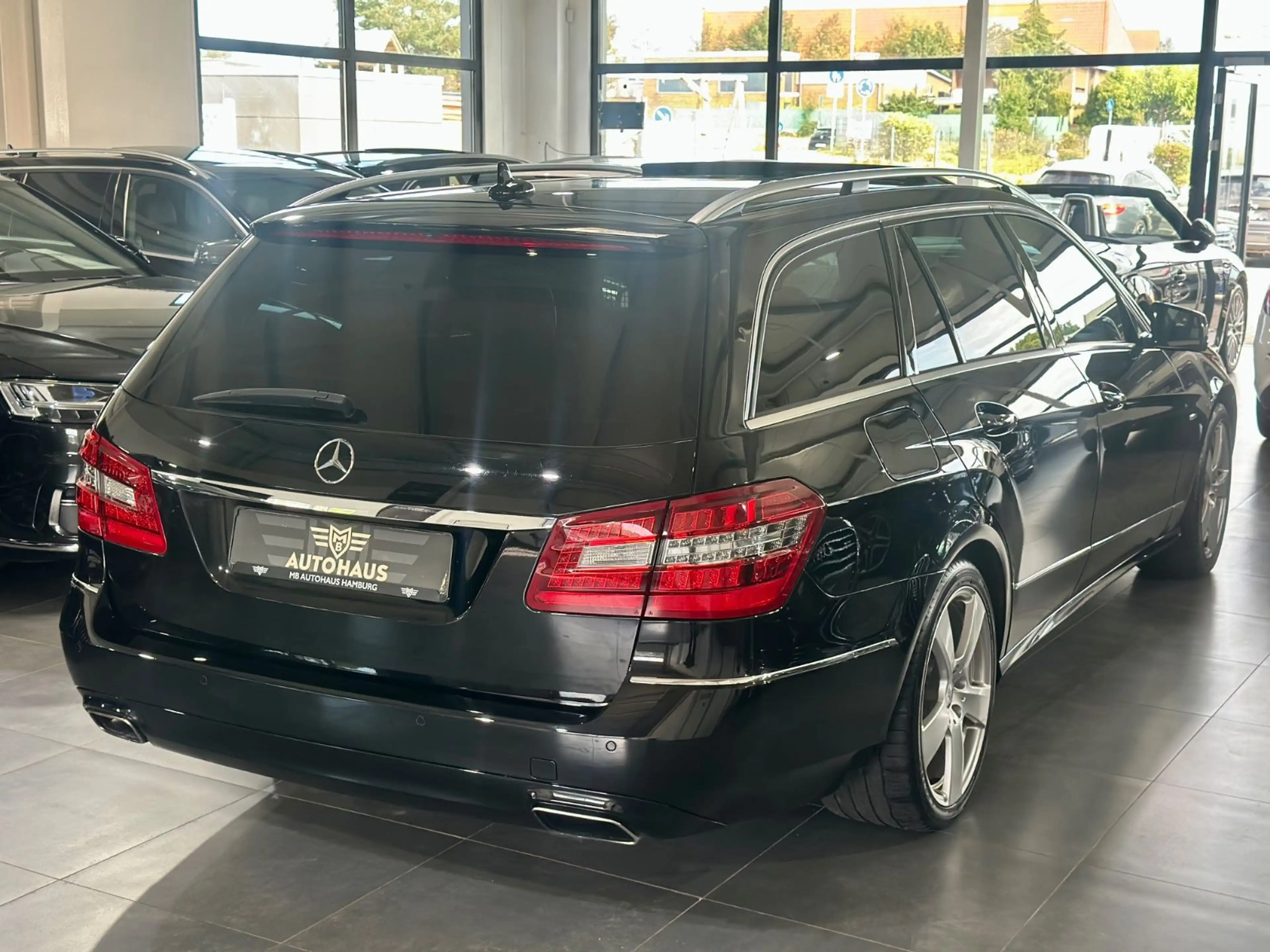 Mercedes-Benz E 250 CGI BlueEffi,Avantgarde,LED,SportPaket,TOP — photo 4