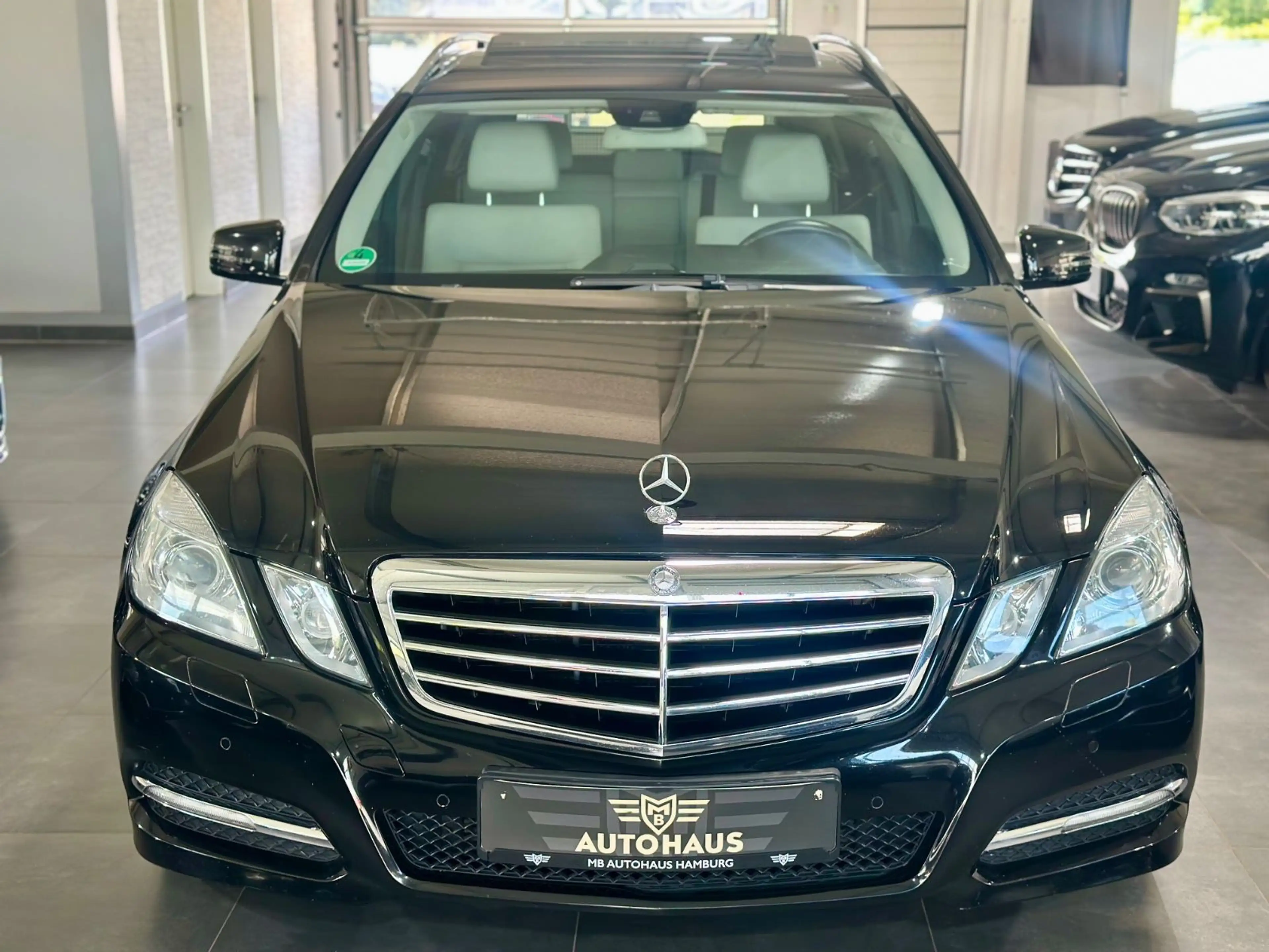 Mercedes-Benz E 250 CGI BlueEffi,Avantgarde,LED,SportPaket,TOP — photo 3