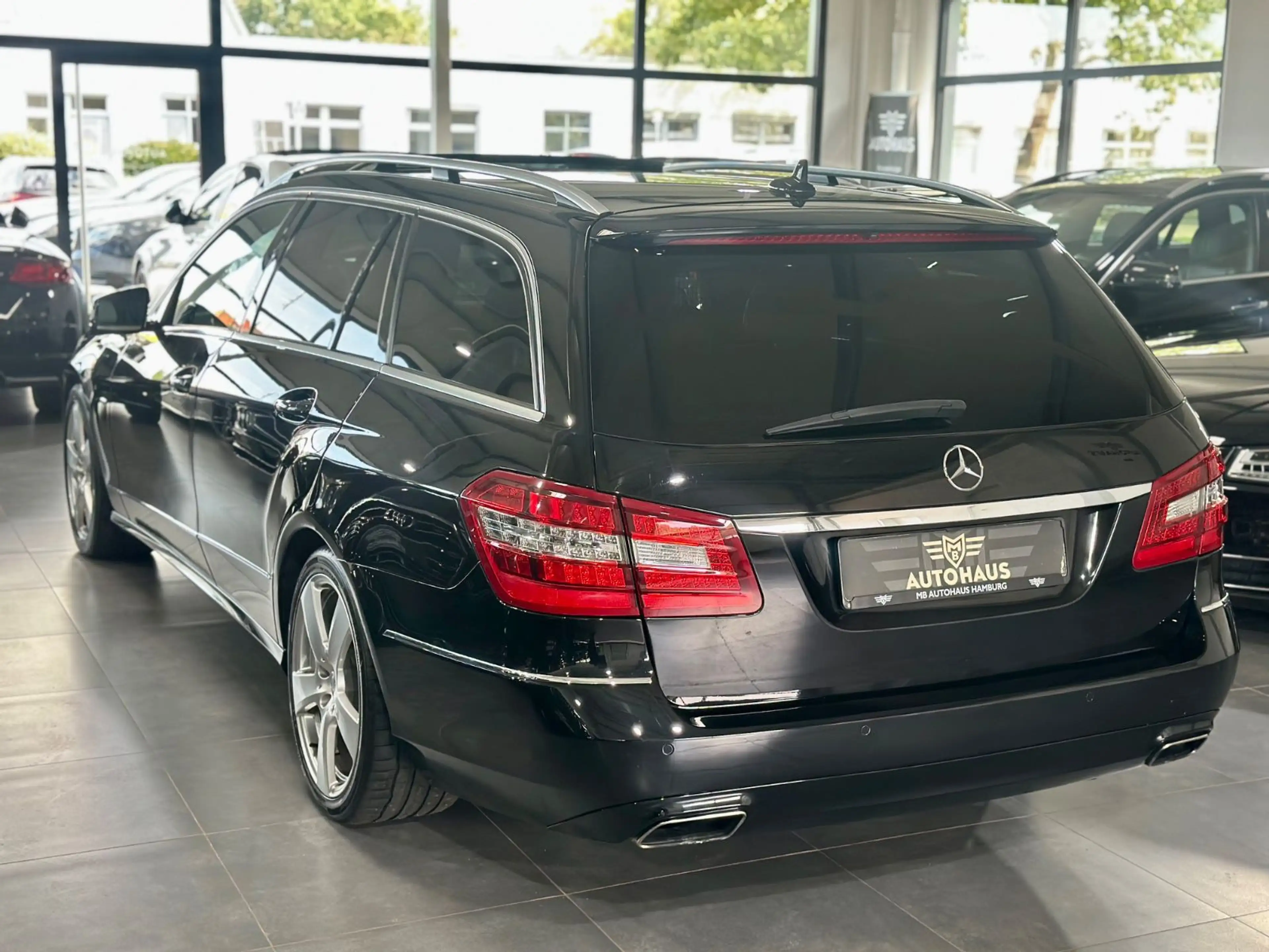 Mercedes-Benz E 250 CGI BlueEffi,Avantgarde,LED,SportPaket,TOP — photo 22