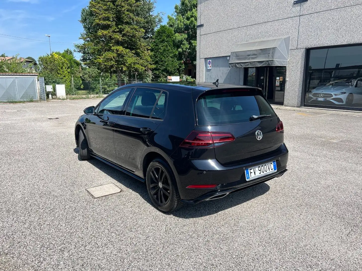 Volkswagen Golf 5p 1.6 tdi Sport 115cv R-Line NEOPATENTATI Nero - 2