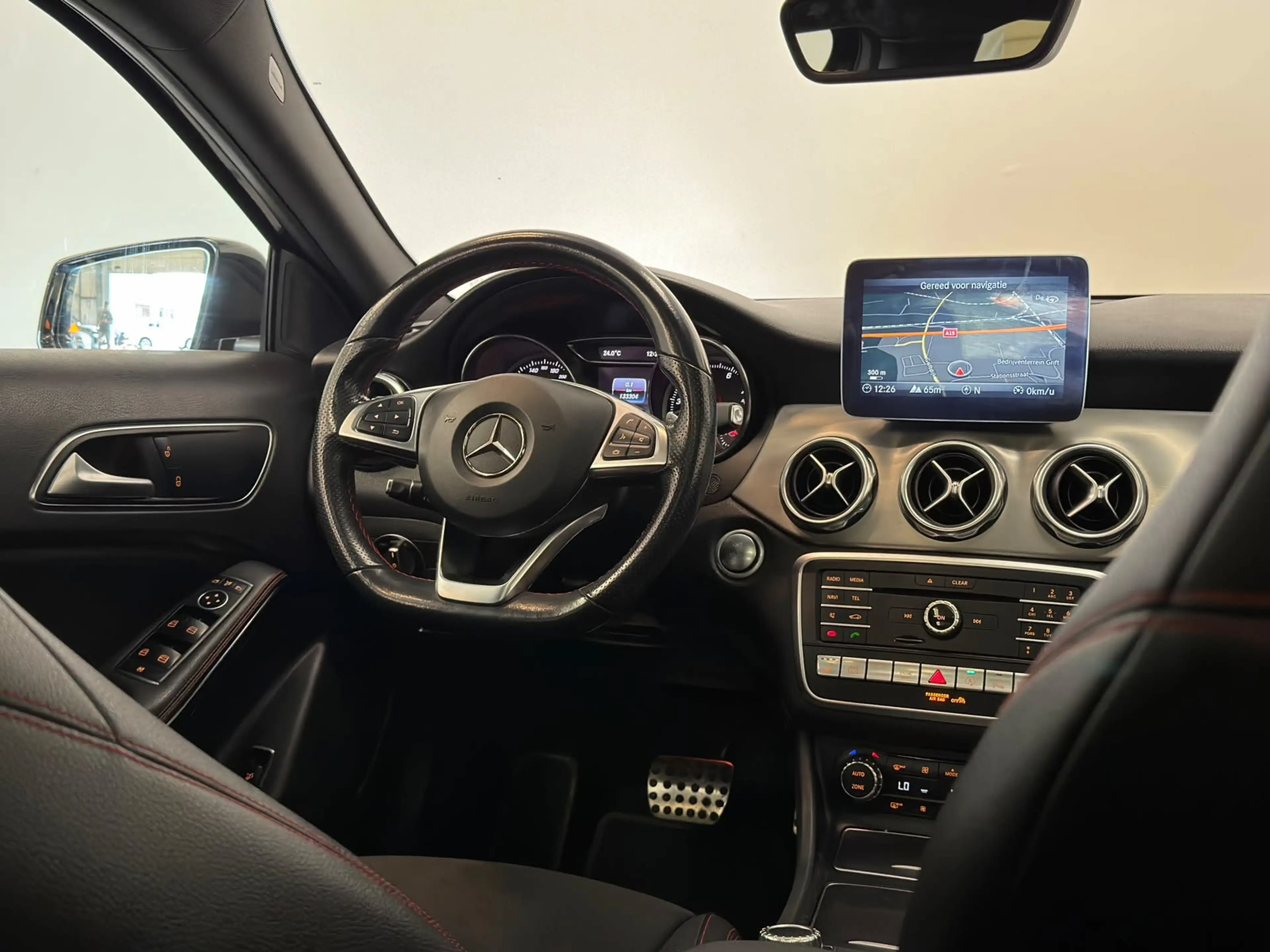 Mercedes-Benz GLA 250 4Matic / AMG / Pano / 19 inch — photo 9