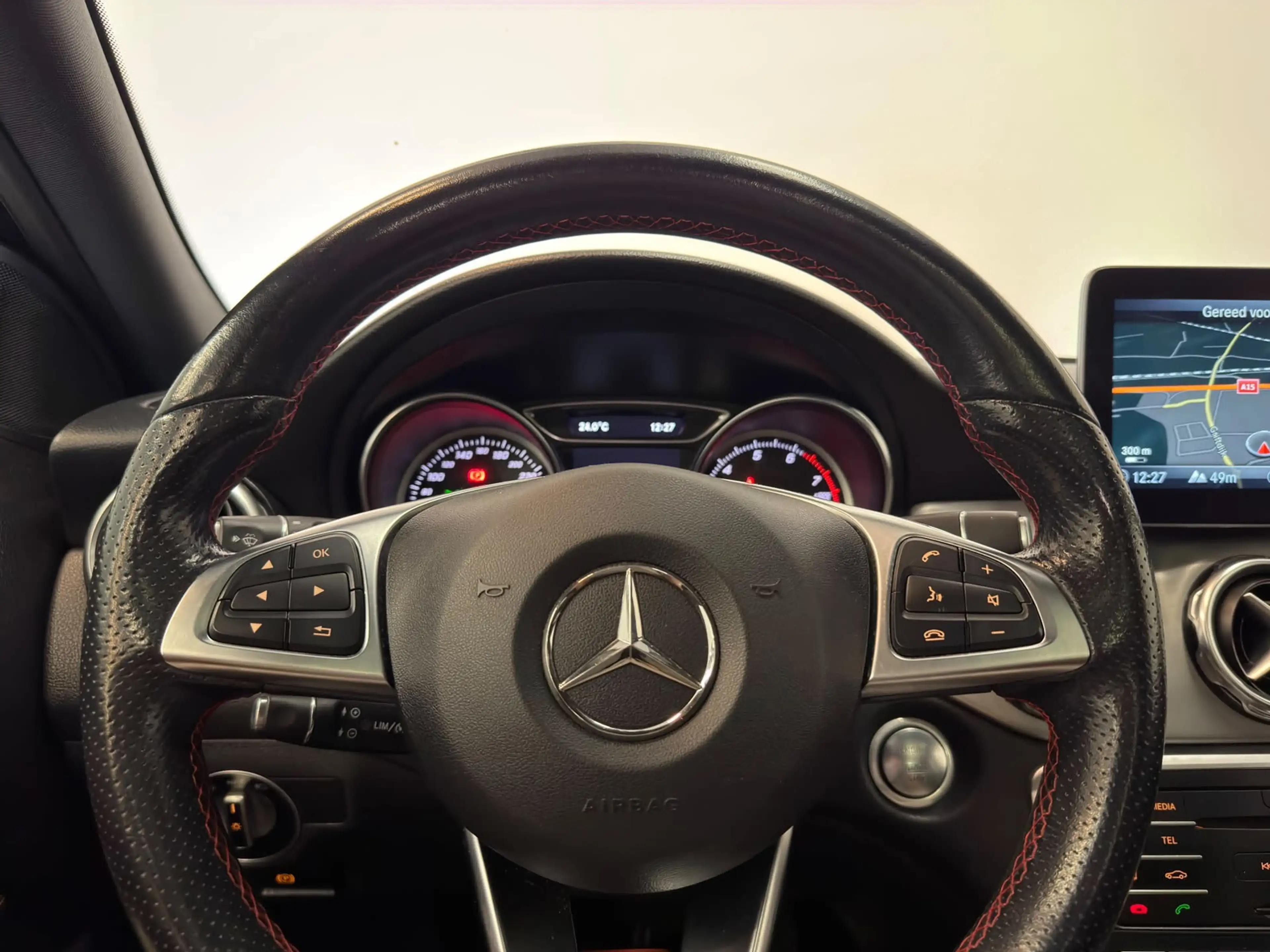 Mercedes-Benz GLA 250 4Matic / AMG / Pano / 19 inch — photo 11