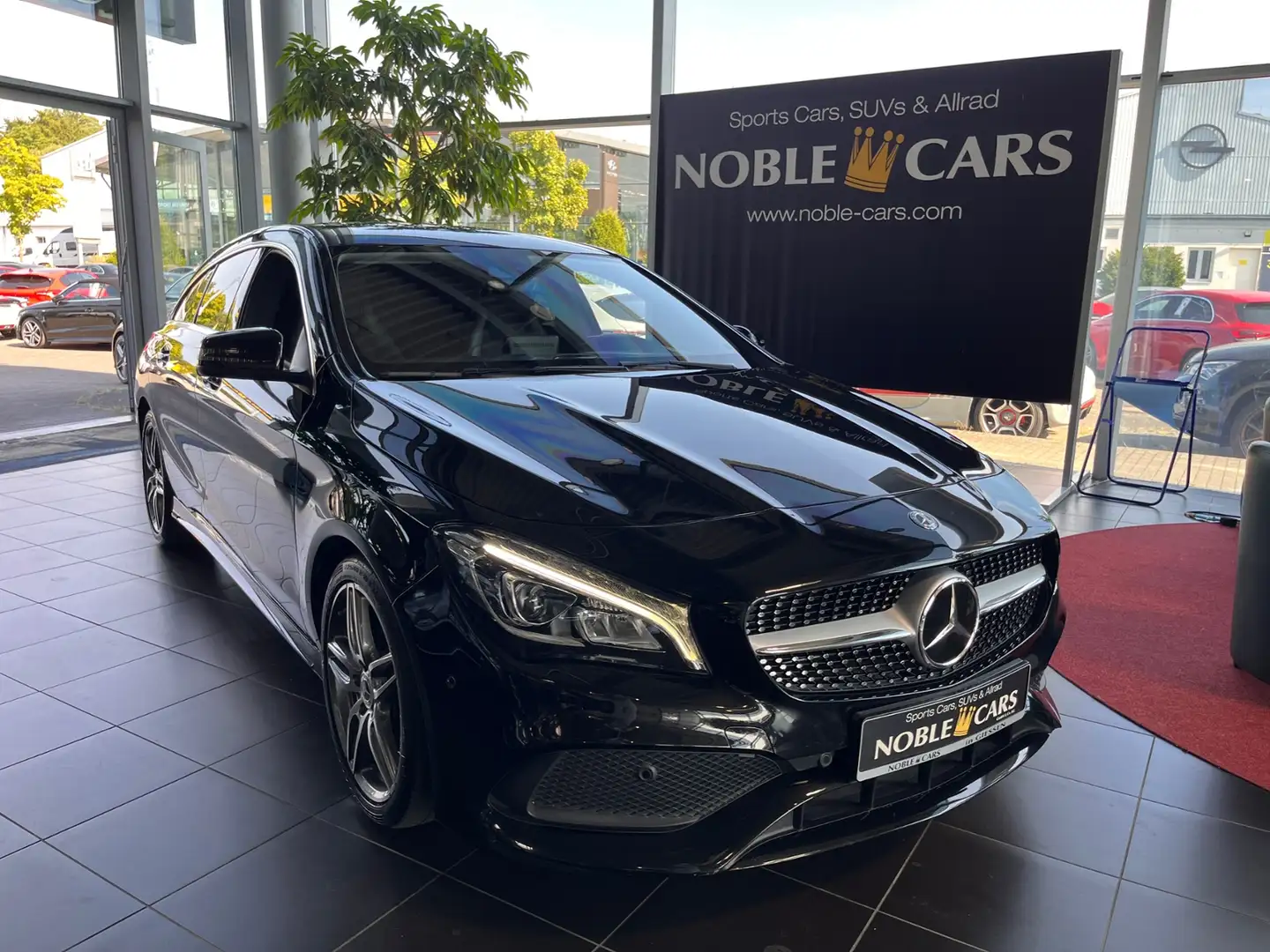Mercedes-Benz CLA 250 Shooting Brake AMG Line ACC LED Noir - 1