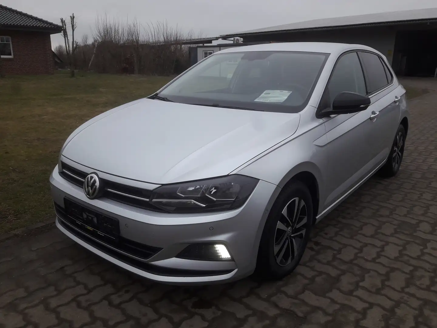 Volkswagen Polo IQ.DRIVE + Navi+Shzg+++ Silber - 2